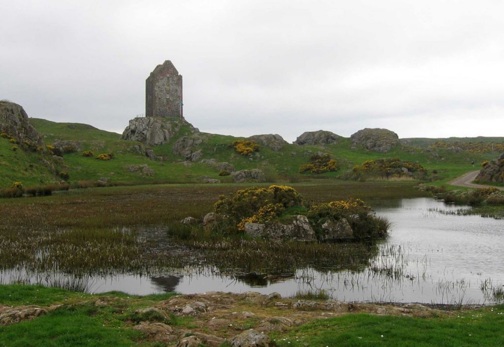 1200px-Smailholm_Tower_22407_from_E_20468454