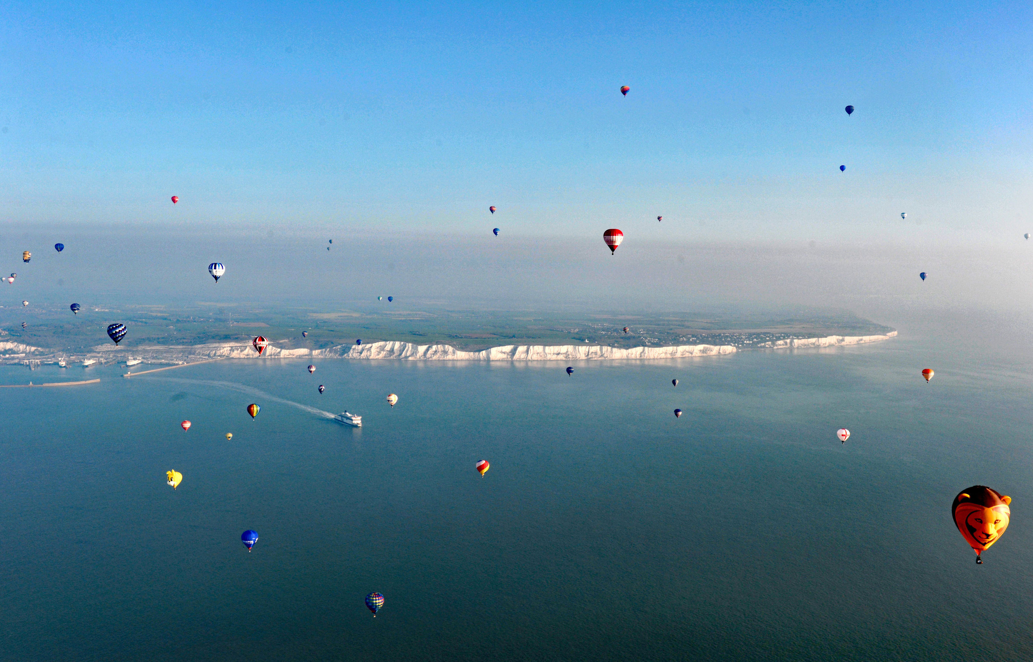 Some of the 100 balloons taking part in a World Record attempt for a mass hot air balloon crossing of the English Channe (Victoria Jones/PA Wire)