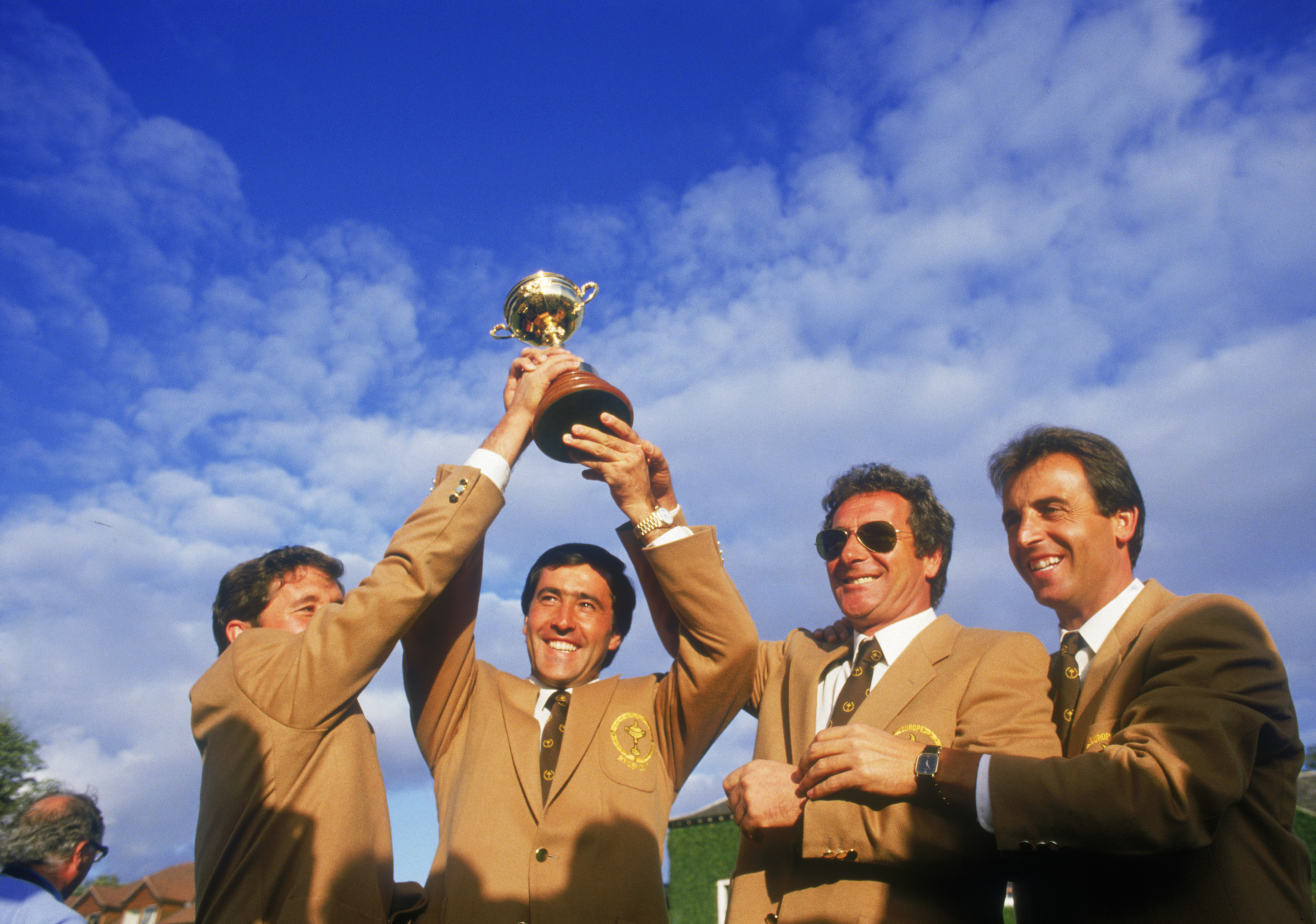 Spanish golfers Severiano Ballesteros, Manuel Pinero, Jose Maria Canizares and Jose Rivero of the European team win the Ryder Cup at The Belfry in Wishaw, Warwickshire, September 1985. (Getty Images)