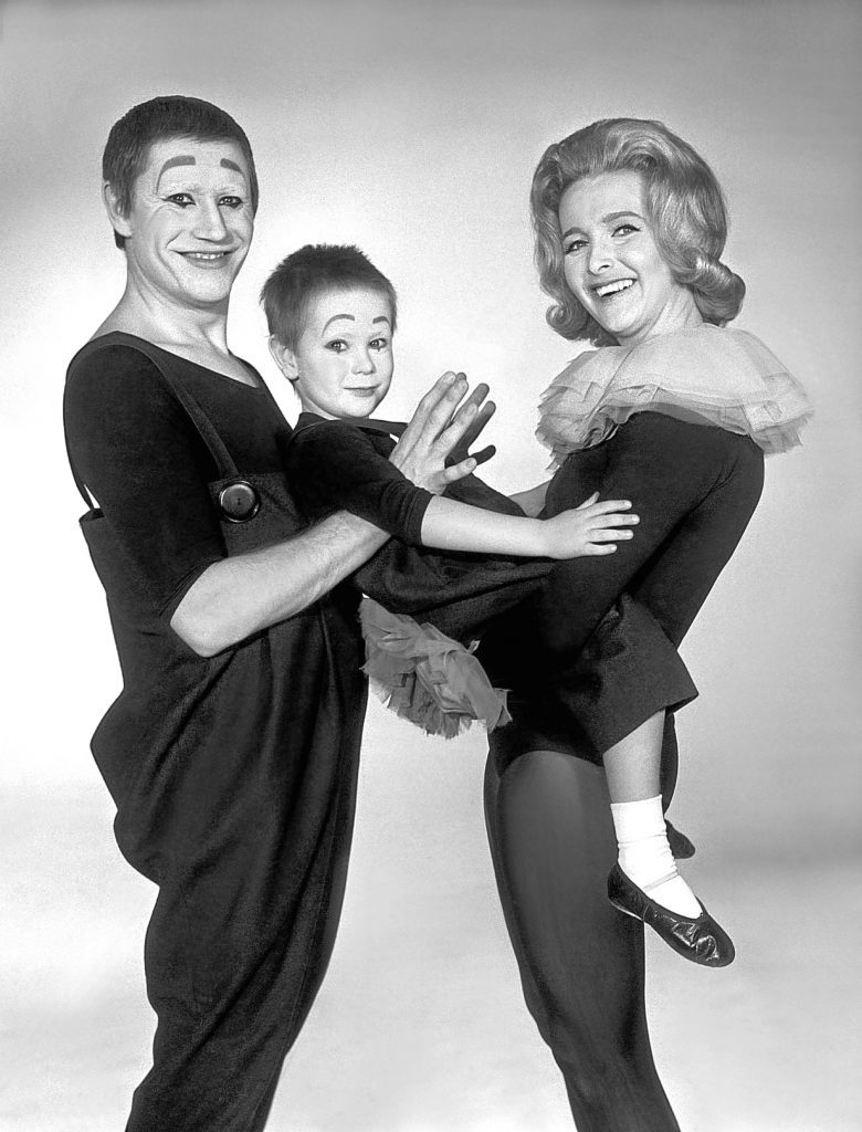 Millicent with Tony Tanner and Neil Hawley in 1966 film Stop The World: I Want To Get Off (Allstar/WARNER BROS)