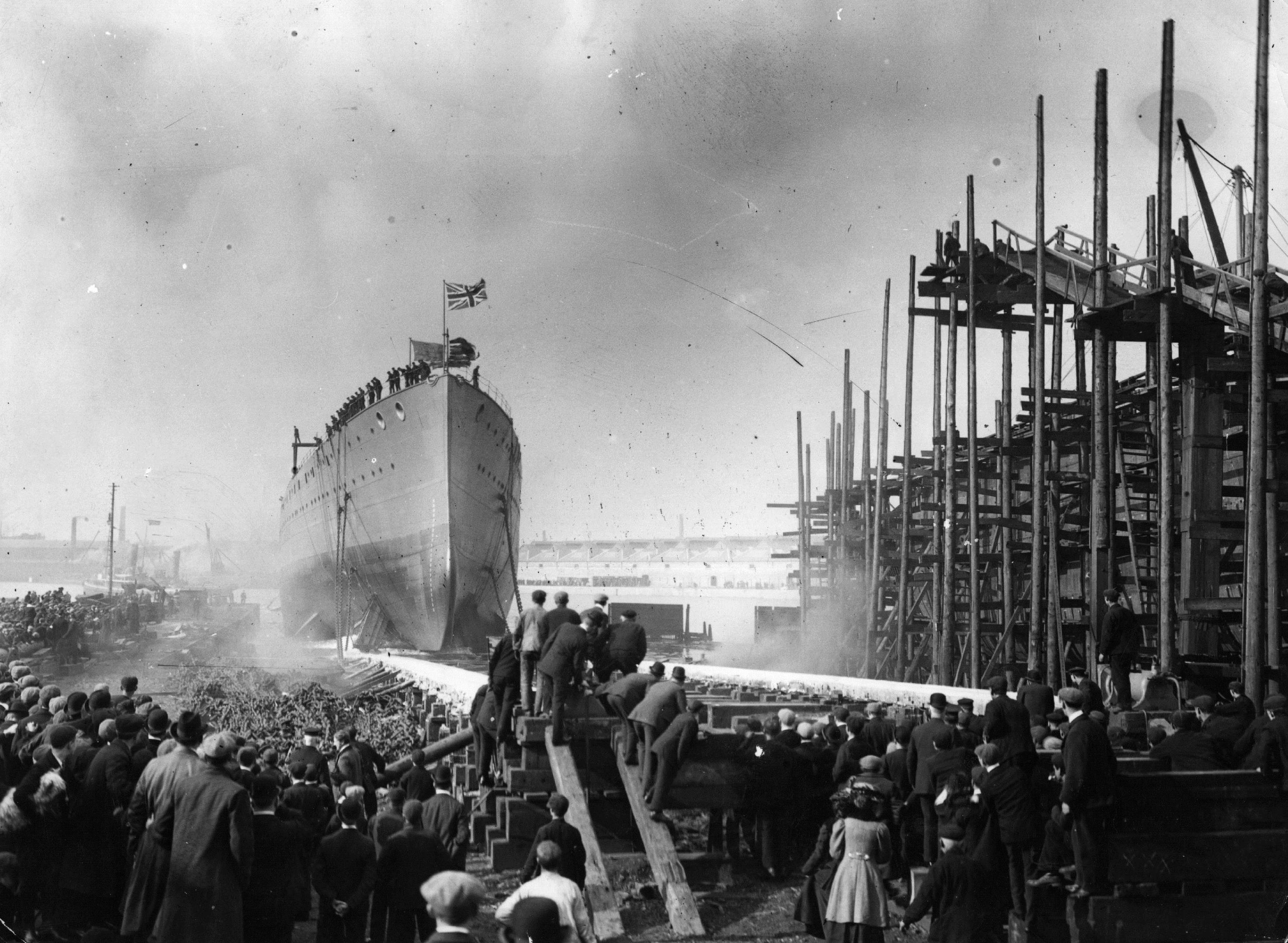 The banks of the Clyde were awash with activity a the shipbuilding industry boomed (Getty Images)