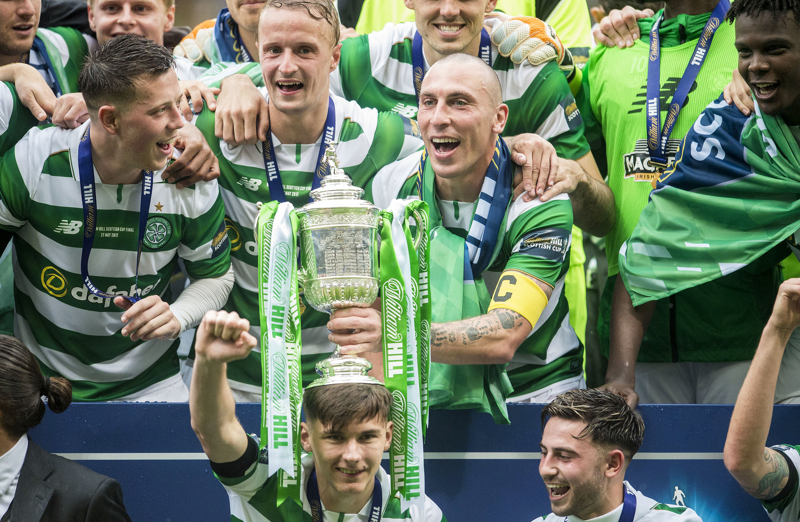Celtic captain Scott Brown lifts the Scottish Cup (SNS)