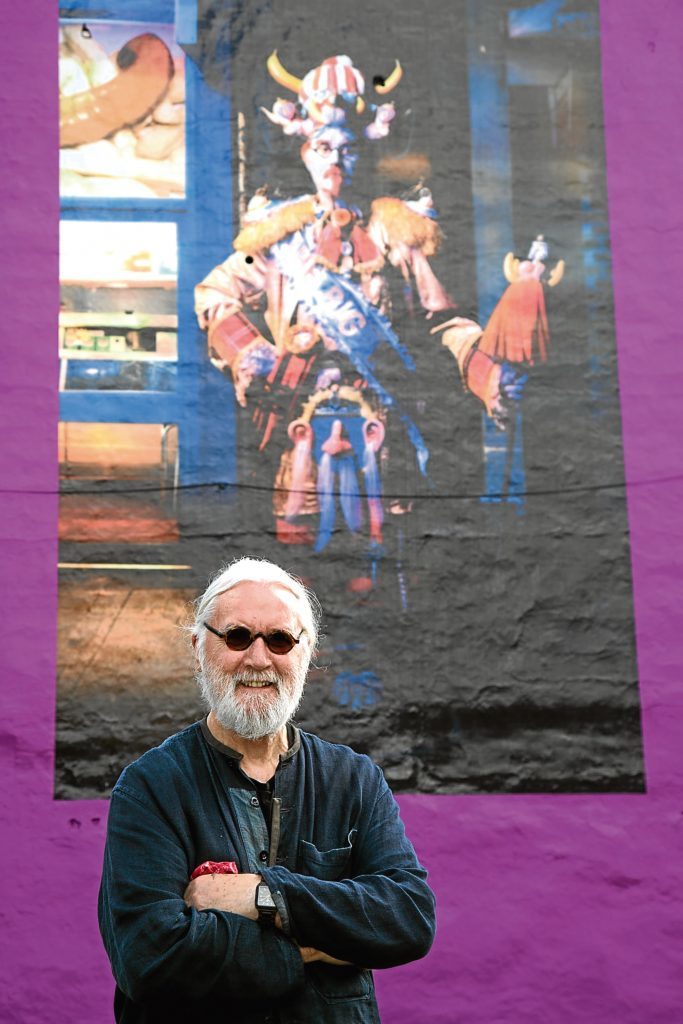 Billy Connolly tours the giant murals of him in Glasgow (BBC) Photograph by Martin Shields Tel 07572 457000 www.martinshields.com © Martin Shields