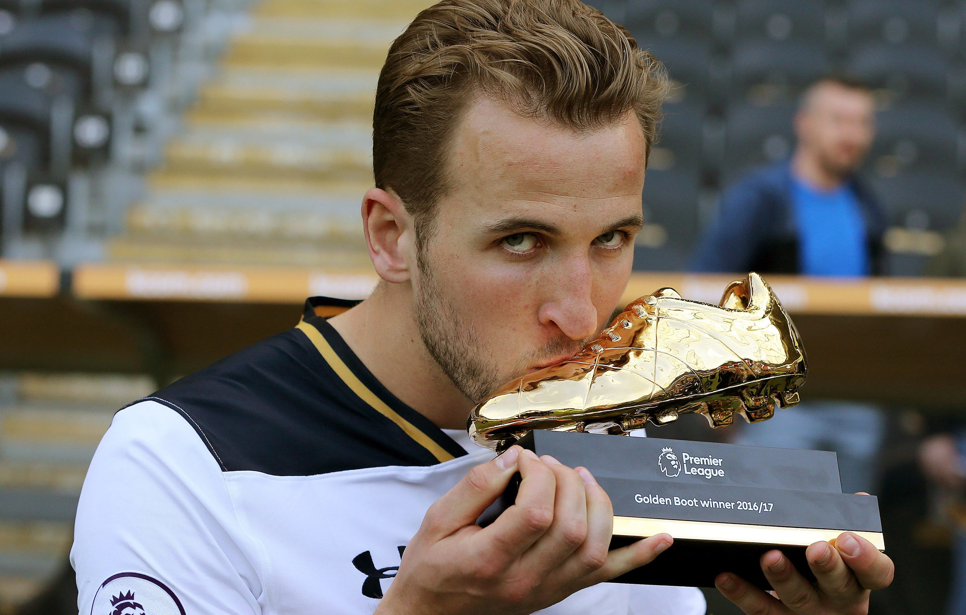 Harry Kane of Tottenham Hotspur with his Golden Boot award (Nigel Roddis/Getty Images)