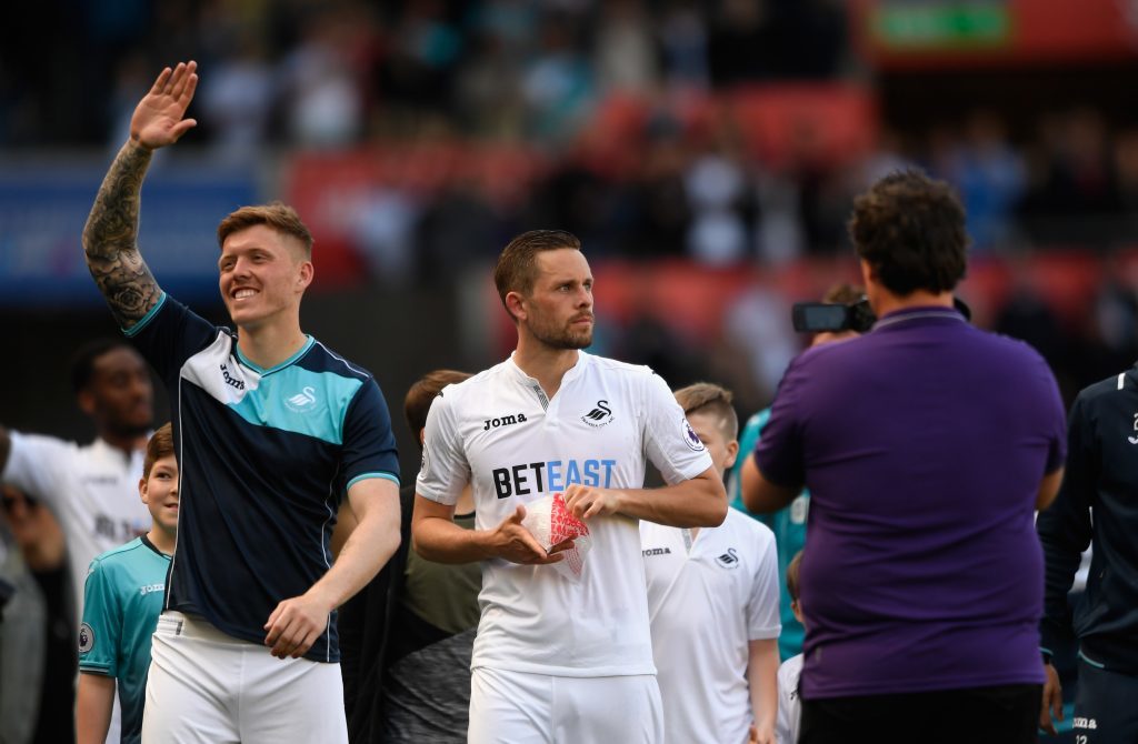 Swansea players Alfie Mawson (l) and Gylfi Sigurdsson (Stu Forster/Getty Images)
