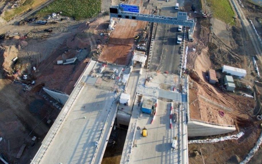 Finishing touches are being added to the bridge (Queensferry Crossing Online Archive)