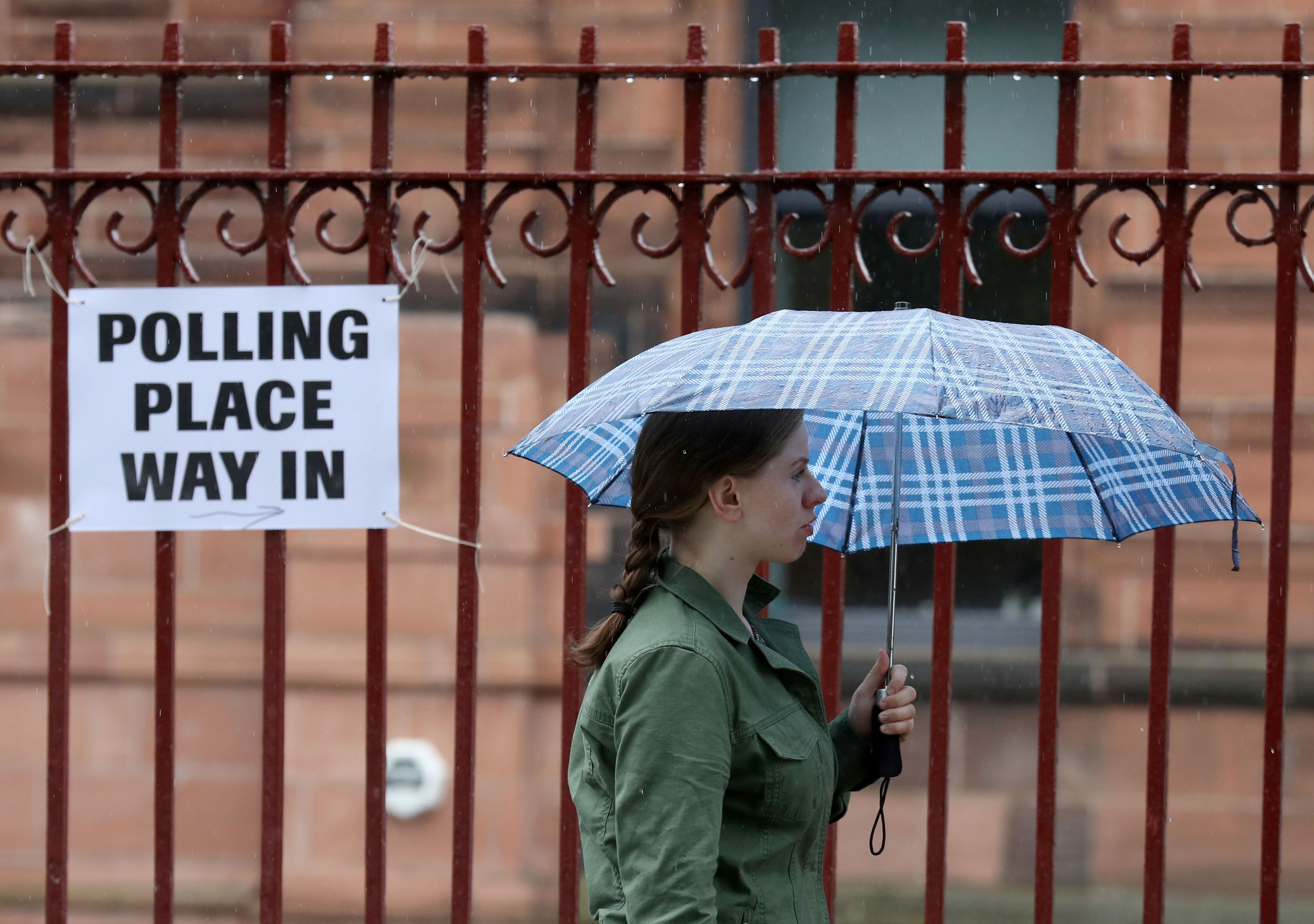 Voters arrive to cast their votes at a polling station at Notre Dame Primary School in Glasgow in the 2017 General Election. (Andrew Milligan/PA Wire)