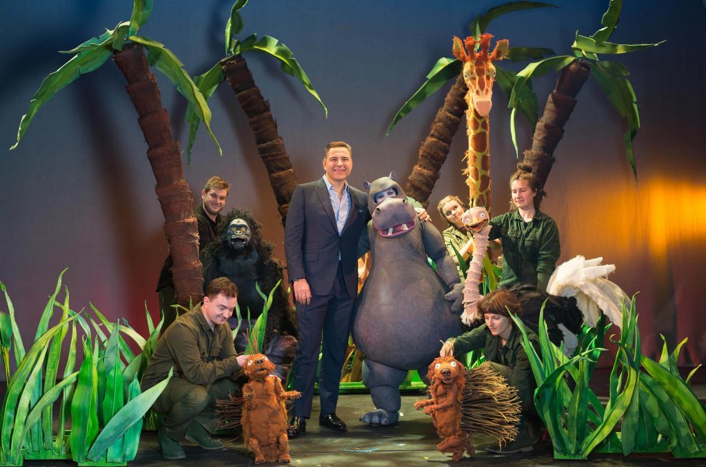 Walliams (centre) on stage with the cast (PA Images)