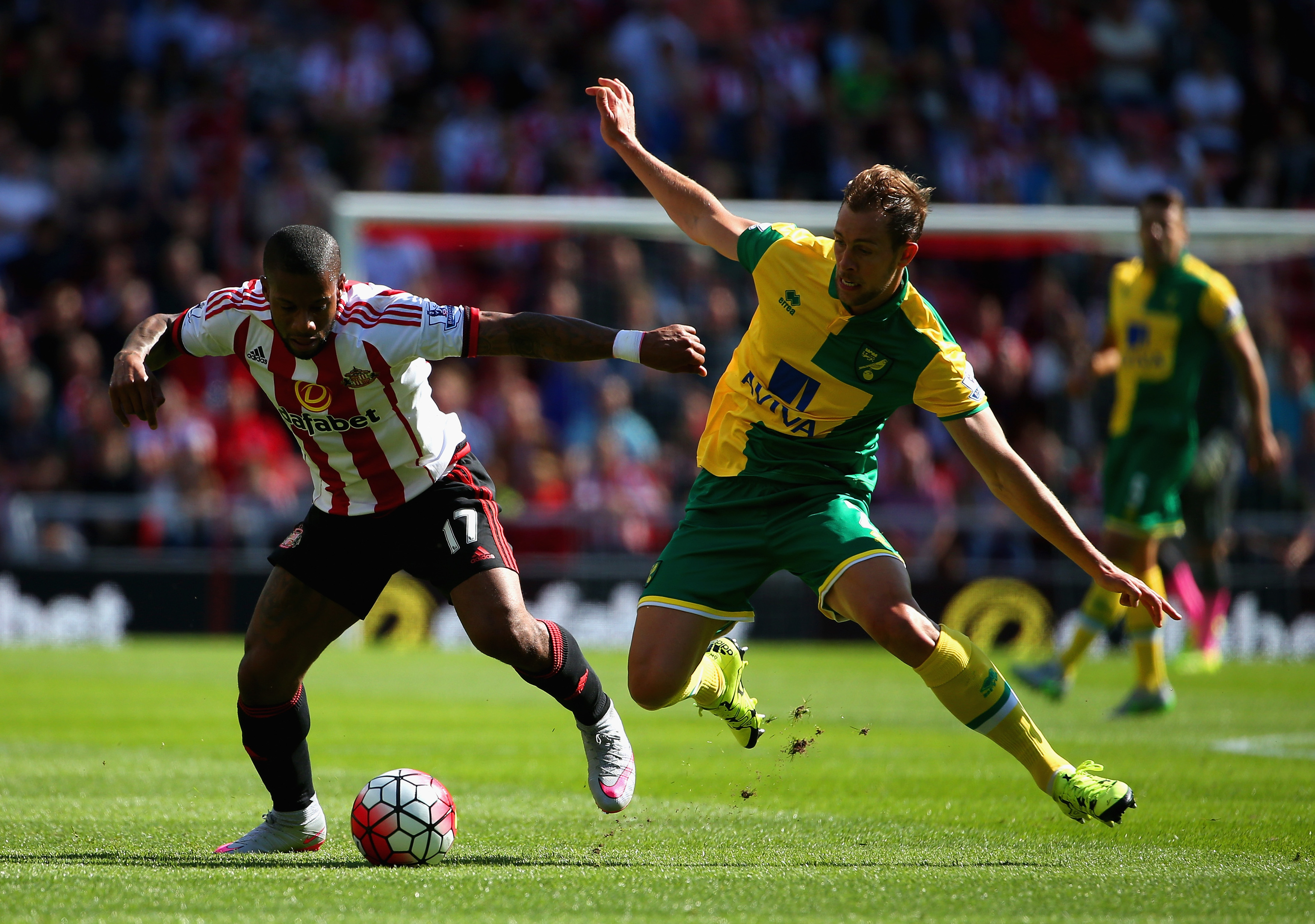 Steven Whittaker (R) in action for Norwich City (Chris Brunskill/Getty Images)