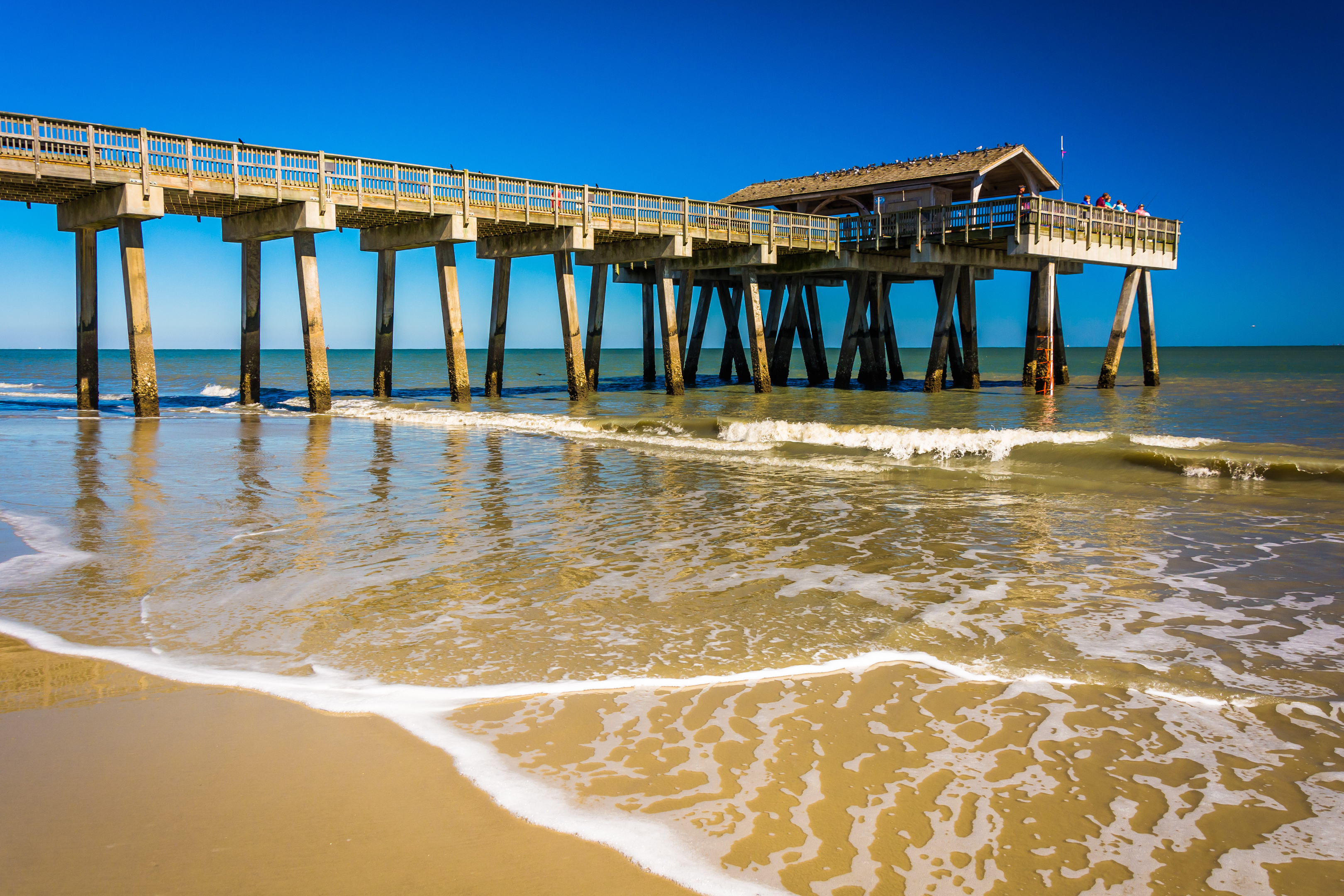 The fishing pier and Atlantic Ocean at Tybee Island, Georgia. (iStock)