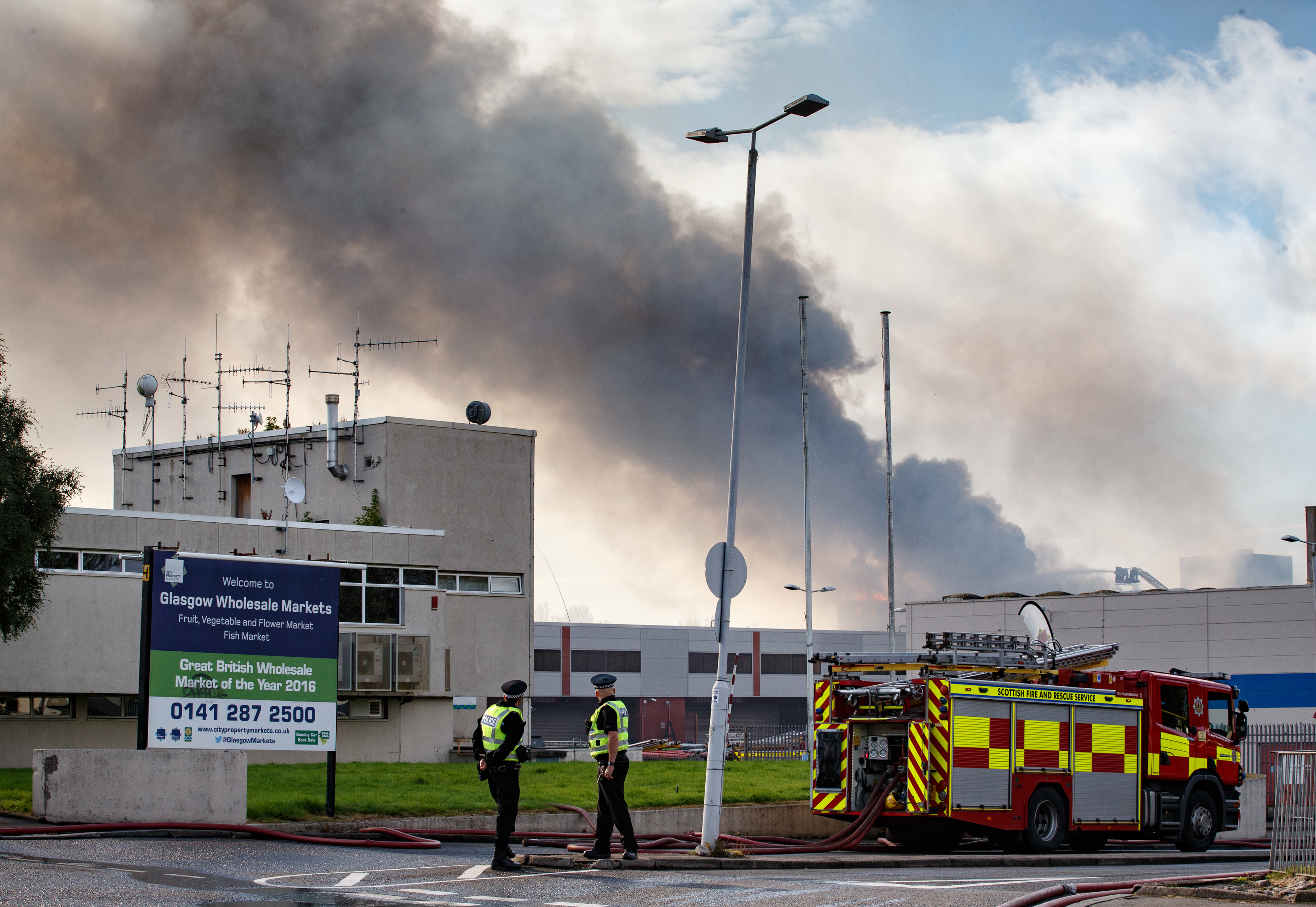 Firefighters attend the scene of a blaze at Blochairn Fruitmarket (Robert Perry/Getty Images)