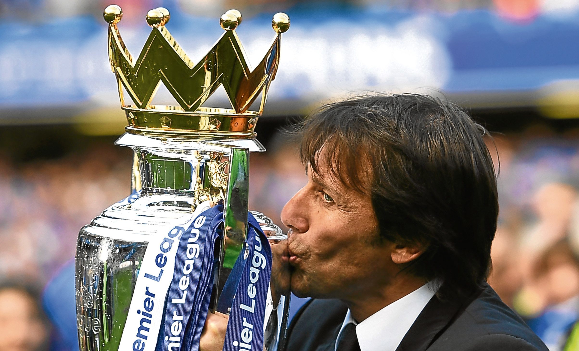 Antonio Conte with the Premier League Trophy (Shaun Botterill/Getty Images)