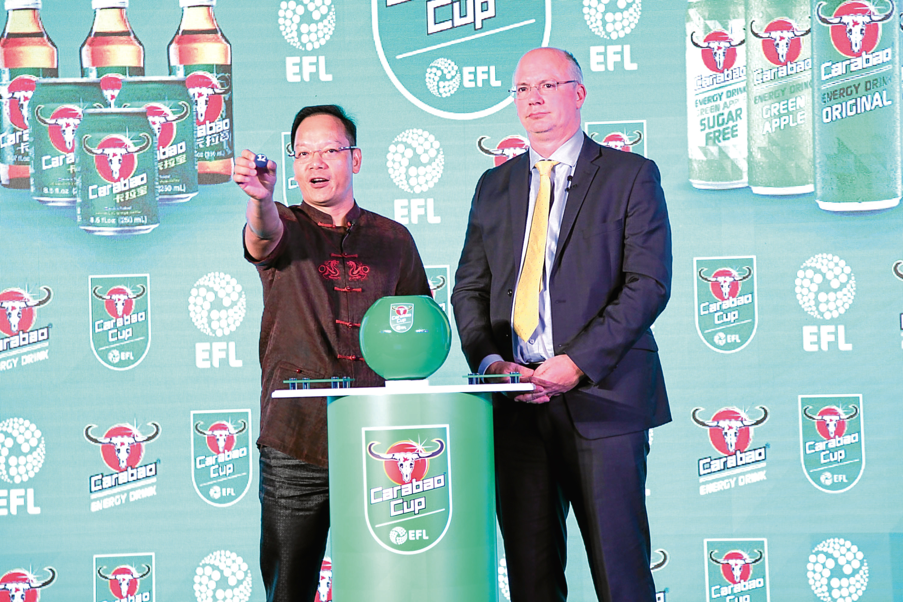 The EFL CEO Shaun Harvey (R) and Carabo China CEO James Huang attend the Rundown for Carabo Press Conference & the Carabo Cup 3rd Round Draw on August 24, 2017 in Beijing, China. (Xiaolu Chu/Getty Images)