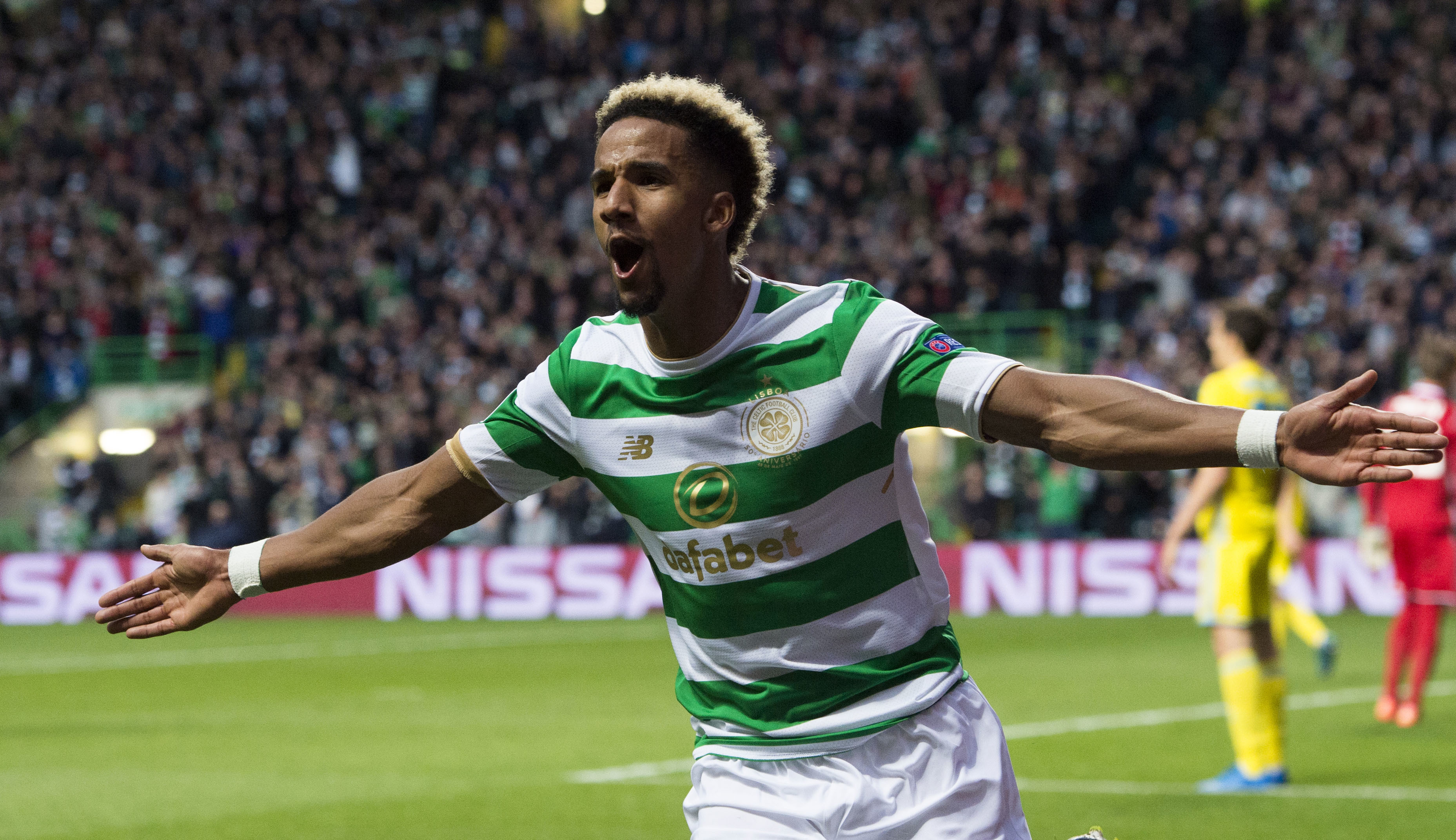 Celtic's Scott Sinclair celebrates his first goal (SNS Group / Craig Foy)