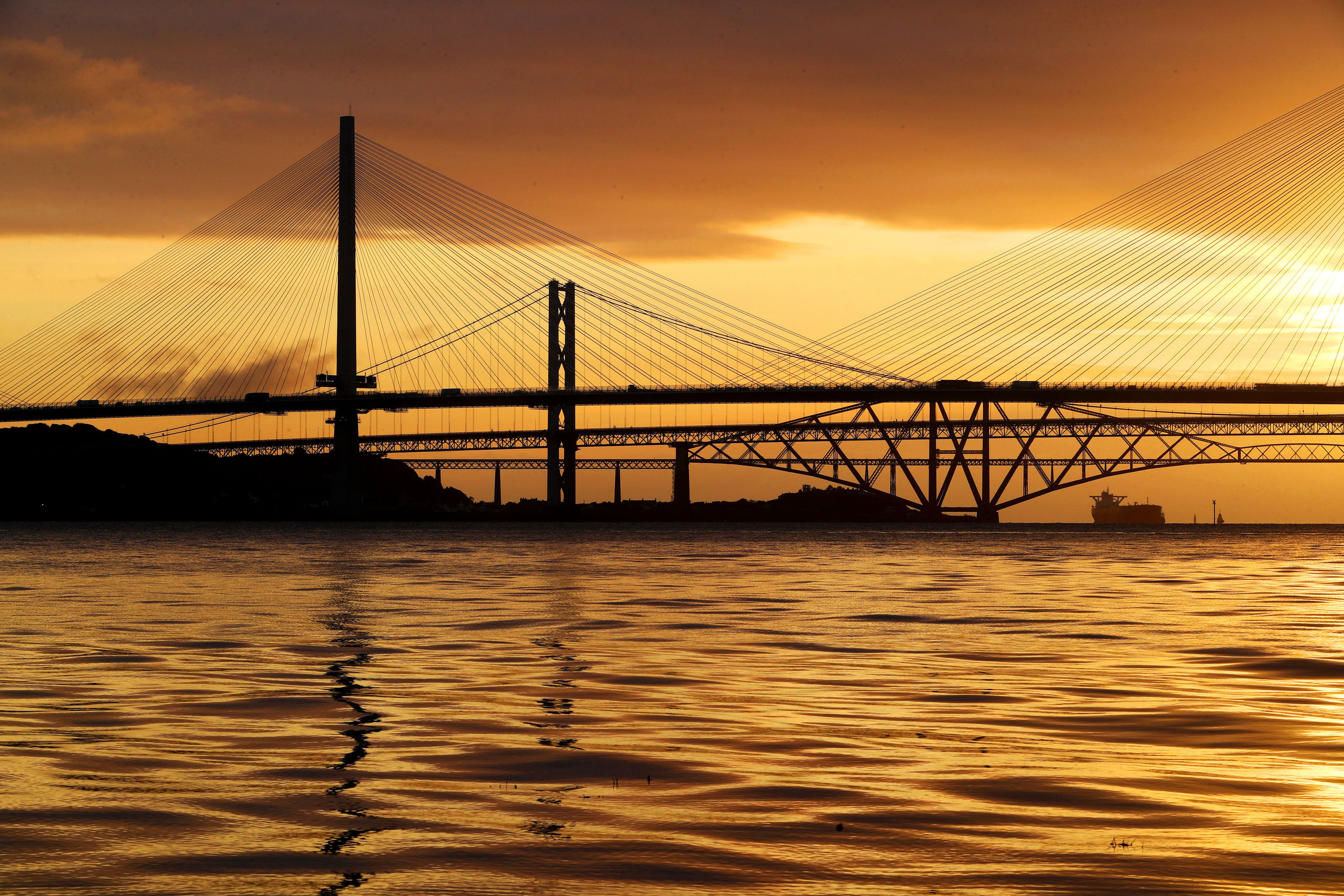 The Forth Road Bridge is one of the Scottish landmarks which will be affected by rising sea levels, according to a report.