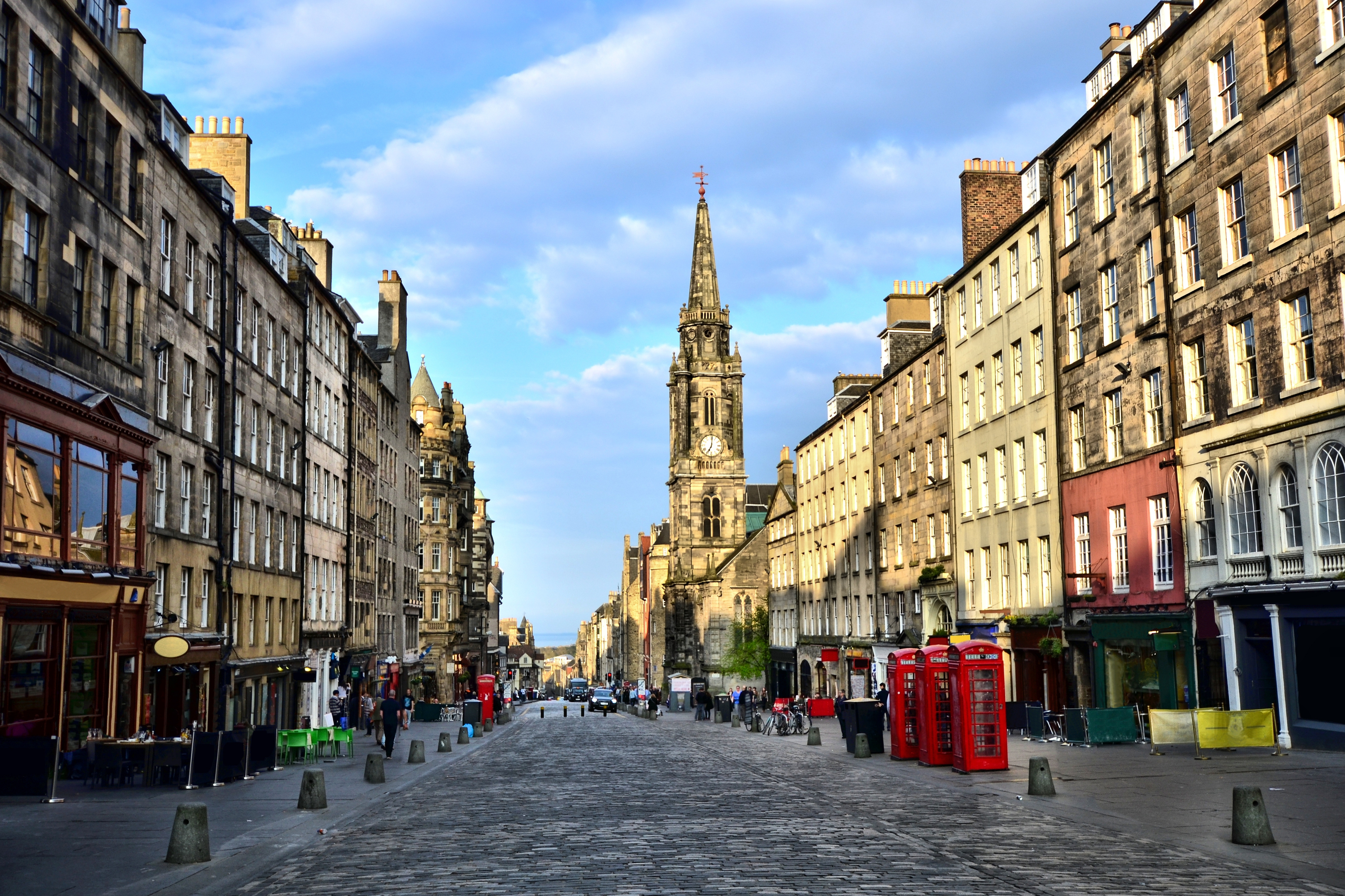 View down the historic Royal Mile, Edinburgh, Scotland (iStock)