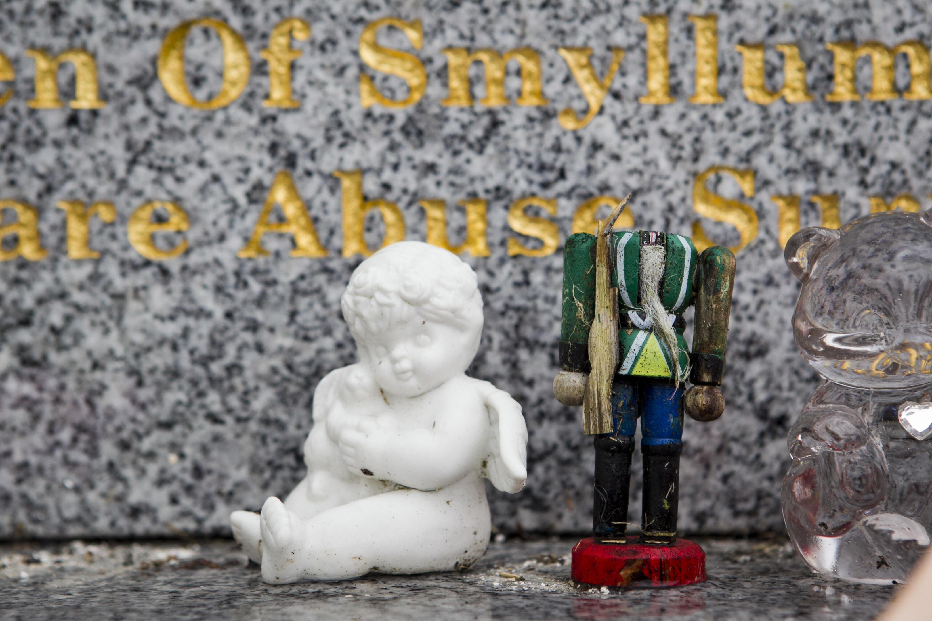 The new headstone erected for those buried in the mass grave (Andrew Cawley / DC Thomson)