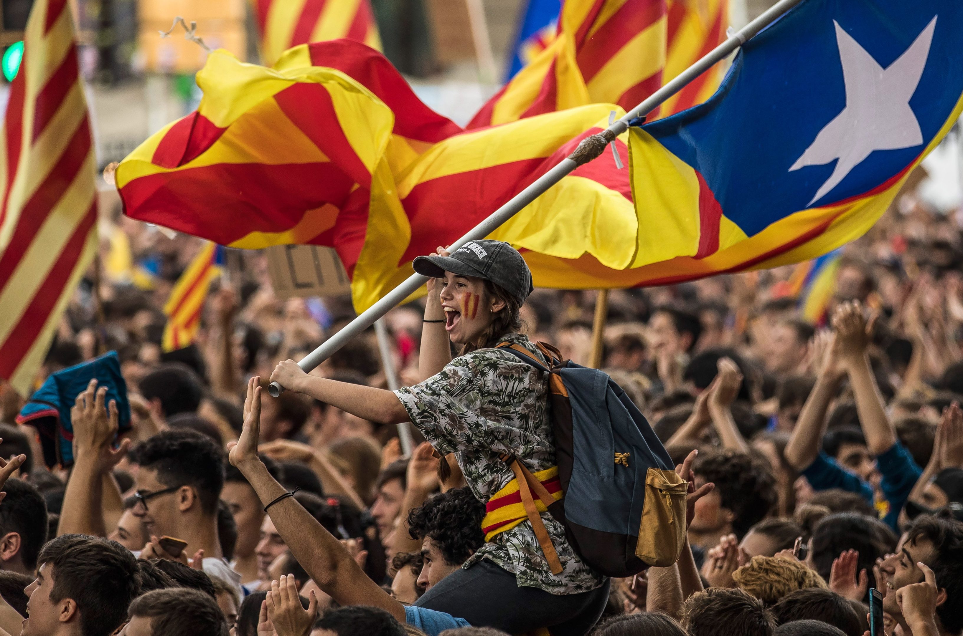Students demonstrate against the position of the Spanish government to ban the Self-determination referendum of Catalonia during a university students strike on September 28, 2017 in Barcelona, Spain. (Dan Kitwood/Getty Images)