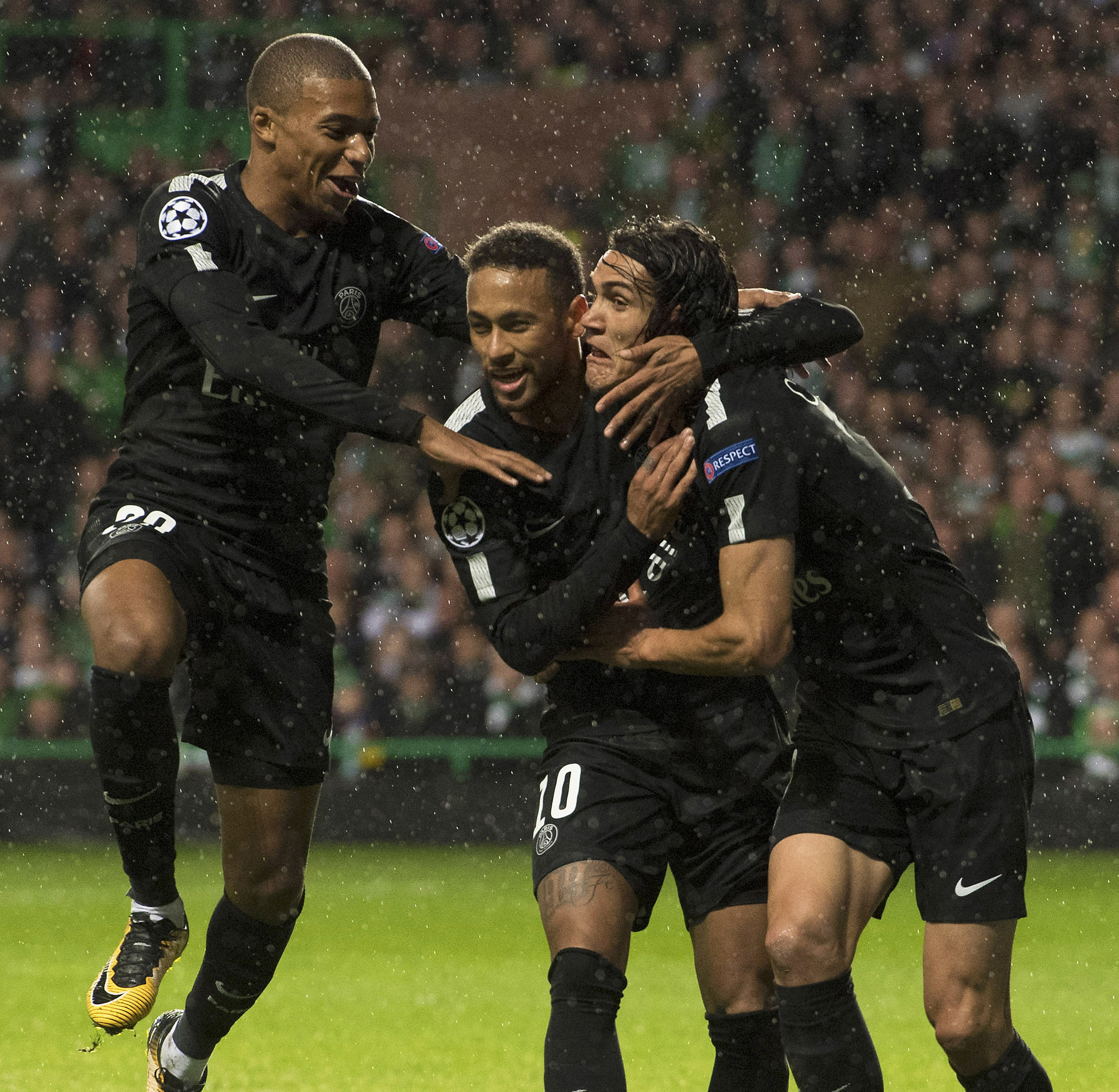 Kylian Mbappe (left) Neymar and Edison Cavani (right) celebrate the opening goal (SNS Group / Rob Casey)