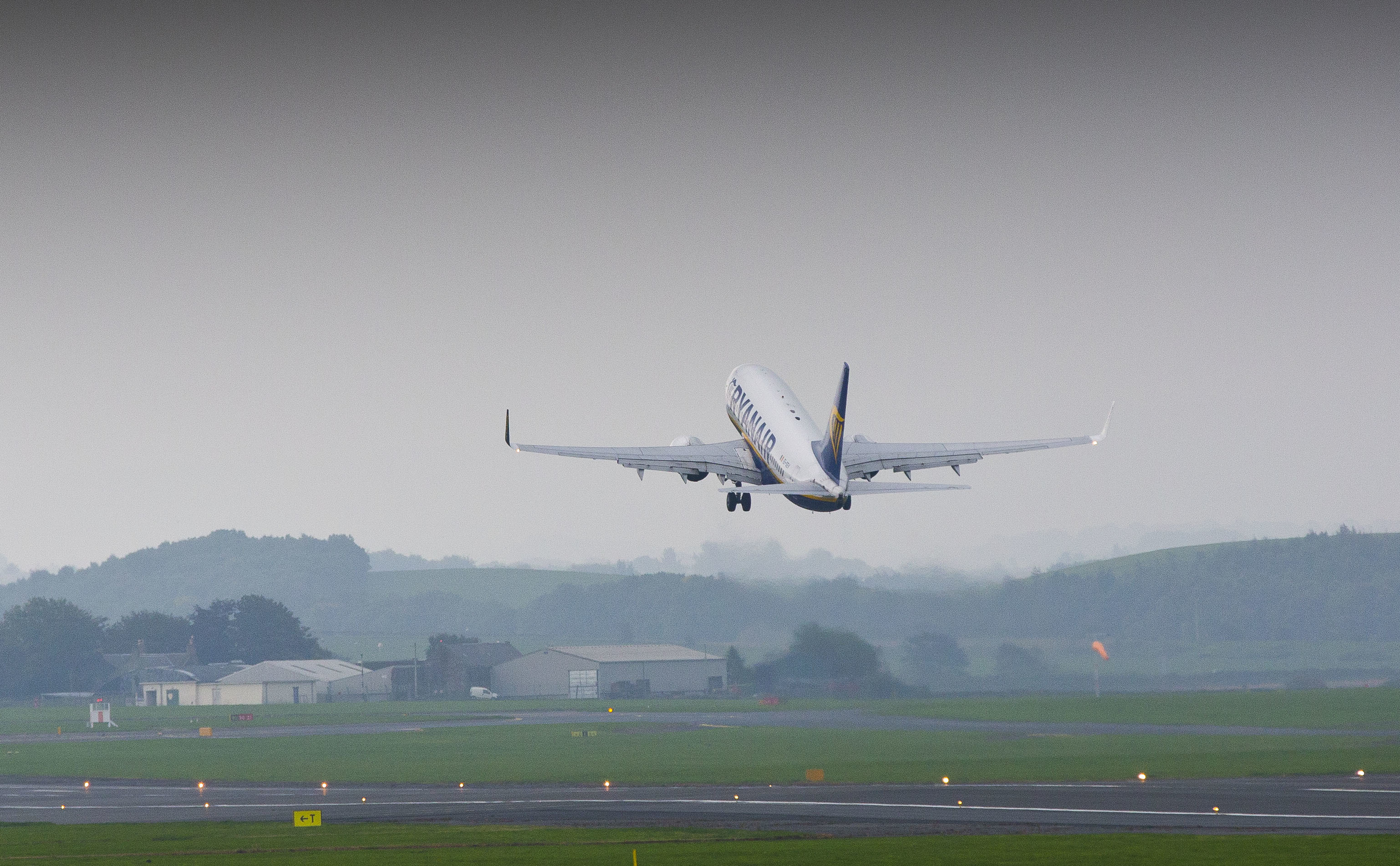 Ryanair Boeing 737-700 fast track training pilots at Prestwick Airport Scotland (Jamie Williamson)