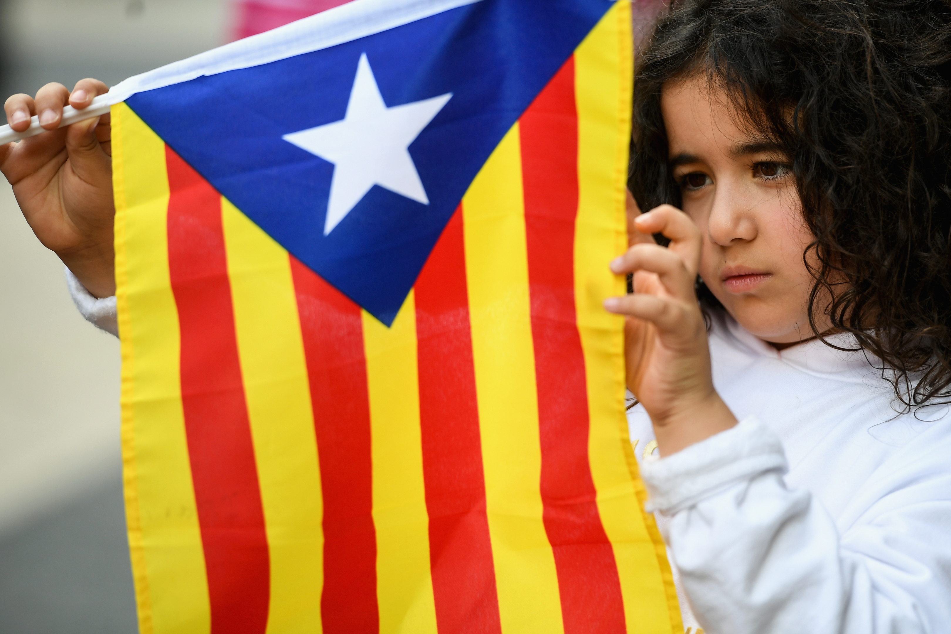 Catalan independence supporters gather outside of the Palau Catalan Regional Government Building on October 28, 2017 in Barcelona,Spain. (Jeff J Mitchell/Getty Images)