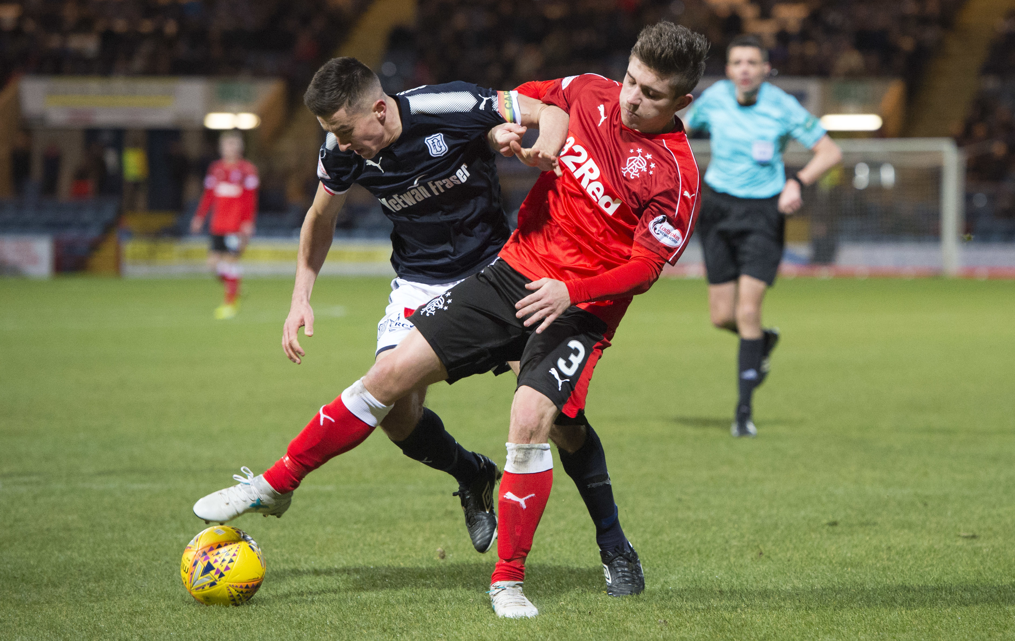 Declan John had a difficult night at Dens Park (SNS Group / Ross Parker)