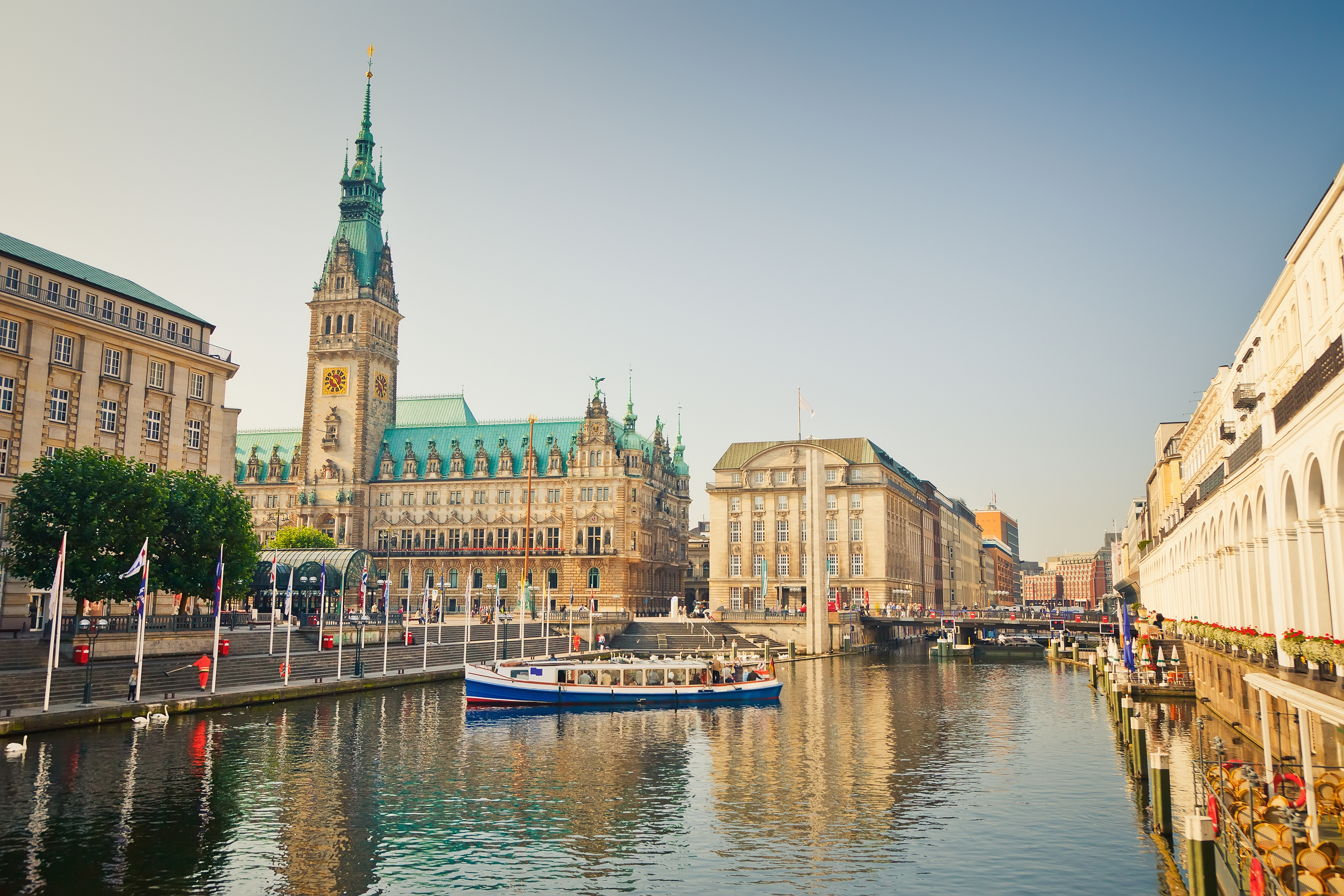 Hamburg town hall and Alster river (iStock)