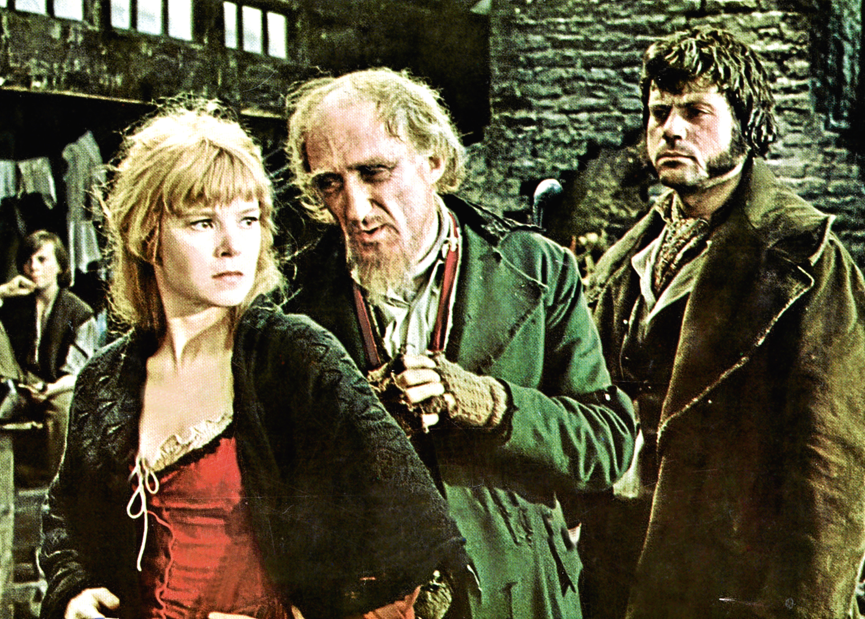 SHANI WALLIS, RON MOODY & OLIVER REED IN 'OLIVER!' (1968) (Allstar/ROMULUS)