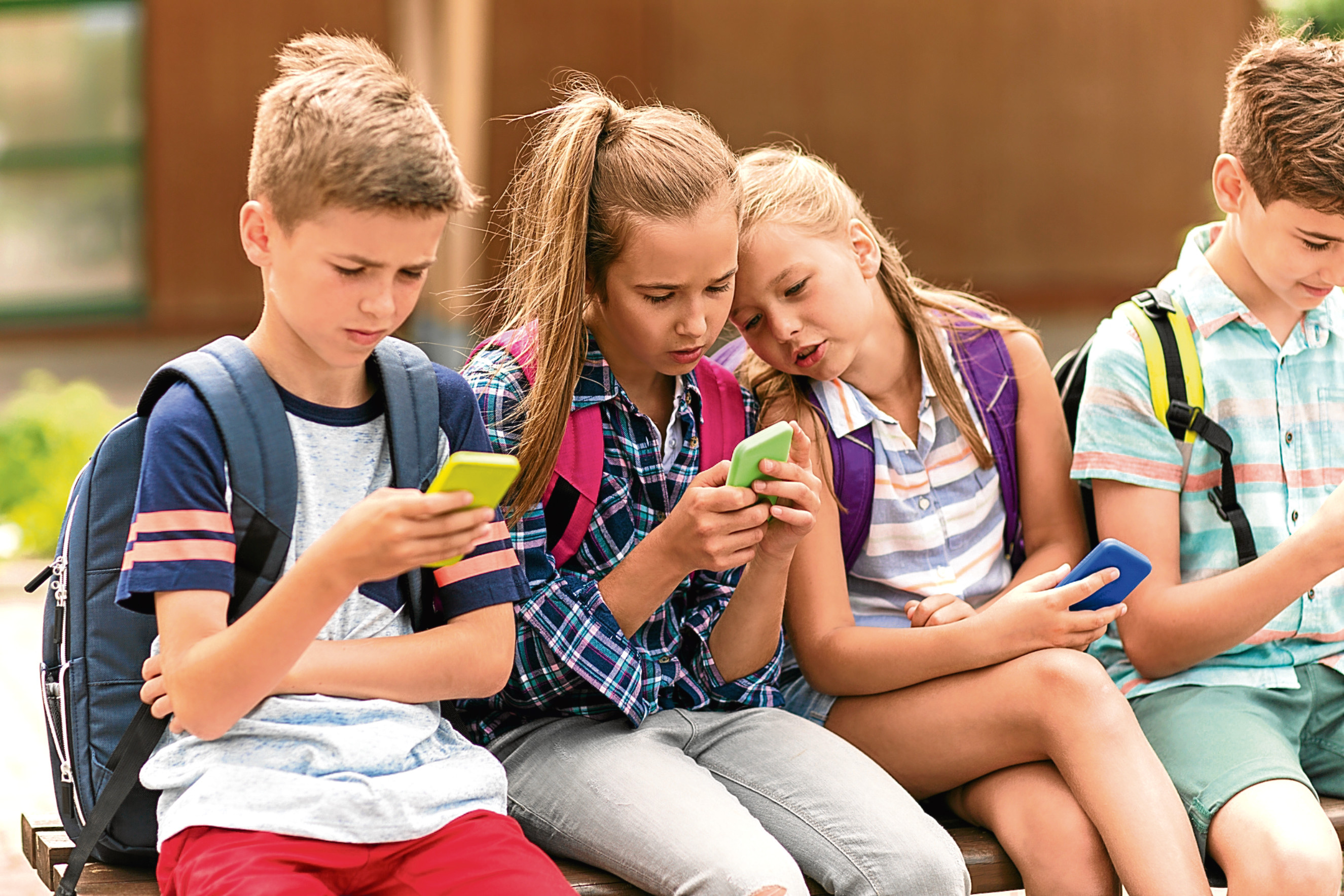 Donald Macleod is in favour of a phone ban for kids (iStock)