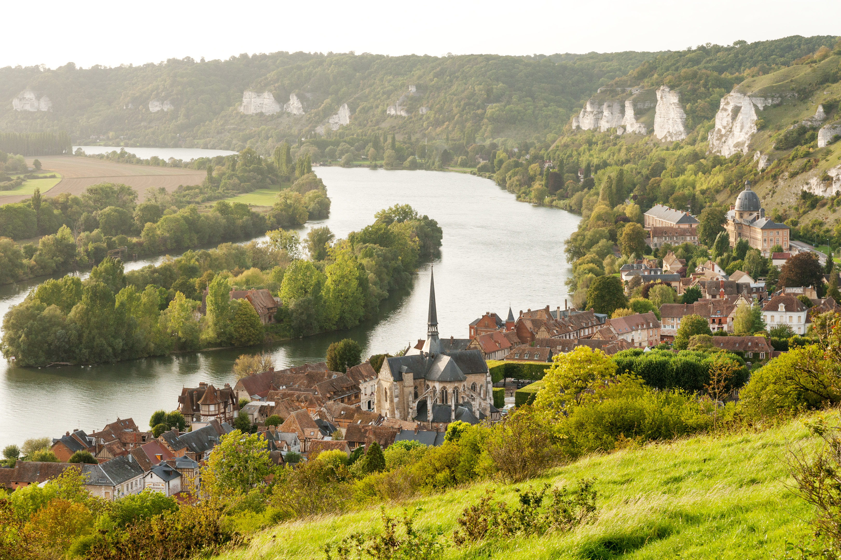 Les Andelys commune on the banks of Seine, Upper Normandy (iStock)