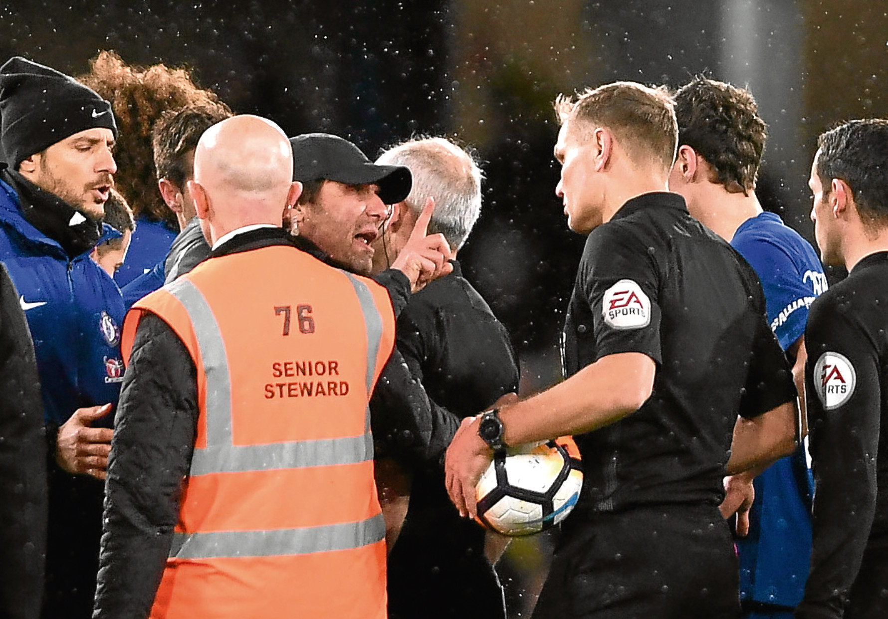 Antonio Conte argues with ref Graham Scott at Stamford Bridge (Mike Hewitt / Getty Images)