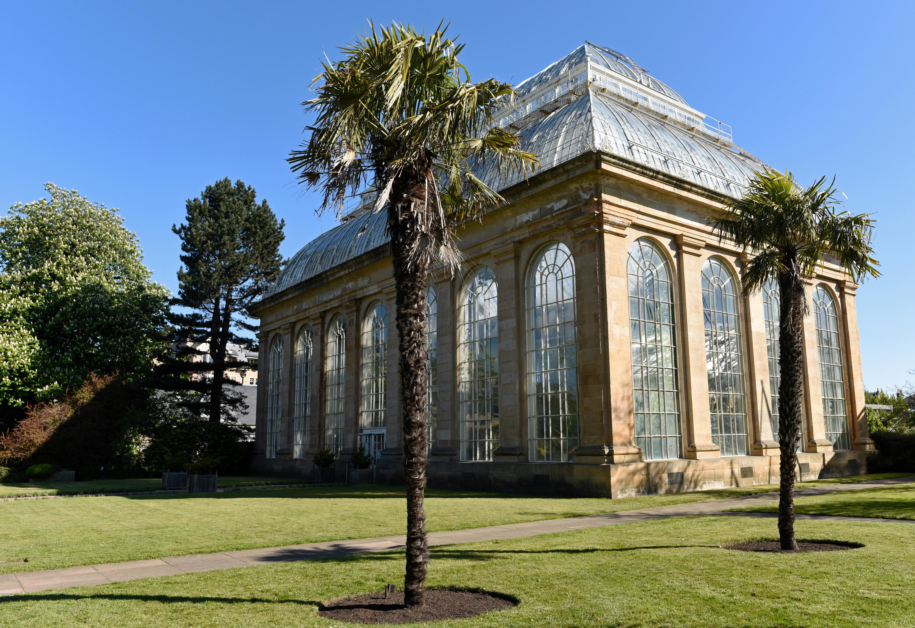 The Palm House at the Royal Botanic Gardens in Edinburgh (100 Media)