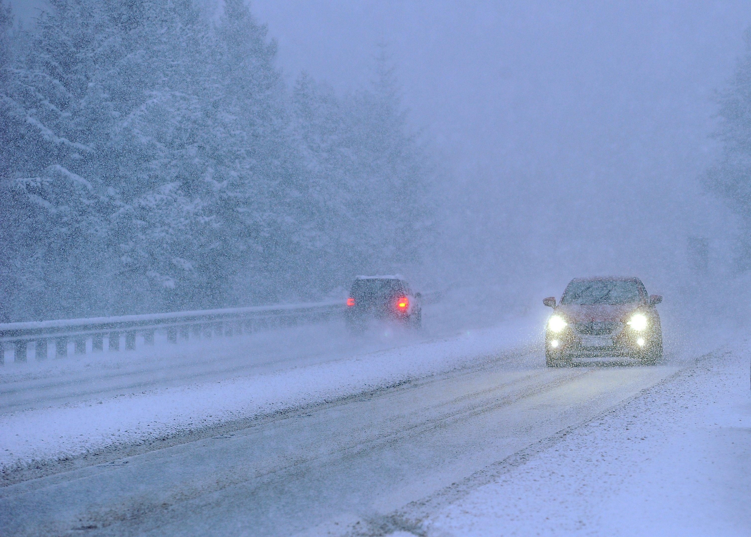 Heavy snowshower covers the A9 at Moy, south of Inverness (Sandy McCook / DC Thomson)
