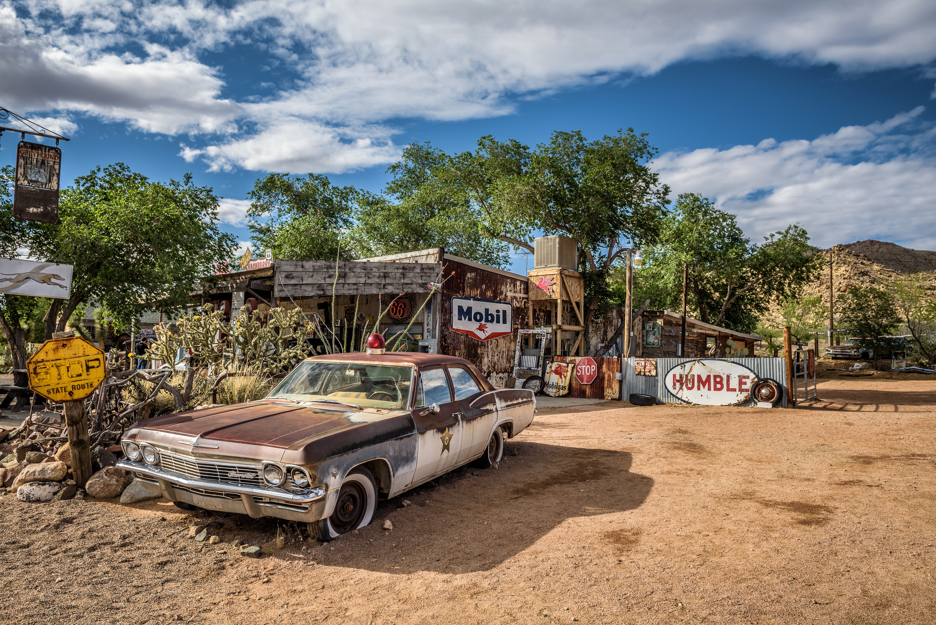 Old sheriff's car wreck left abandoned near the Hackberry General Store (Getty Images)