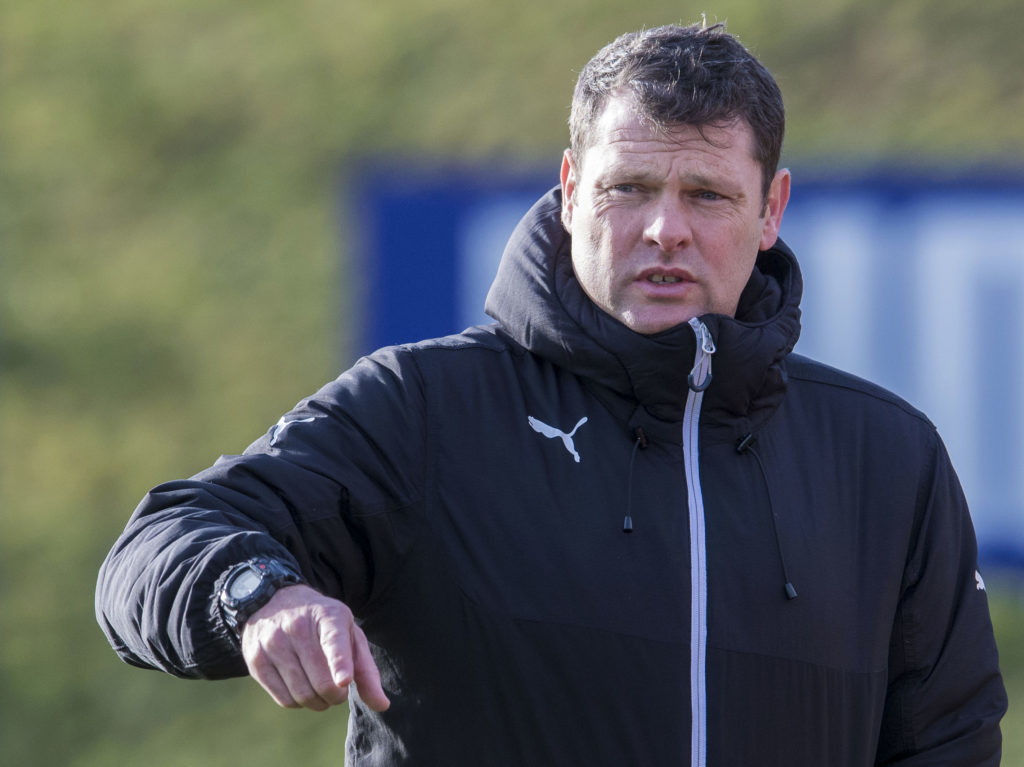 Rangers manager Graeme Murty at training (SNS)