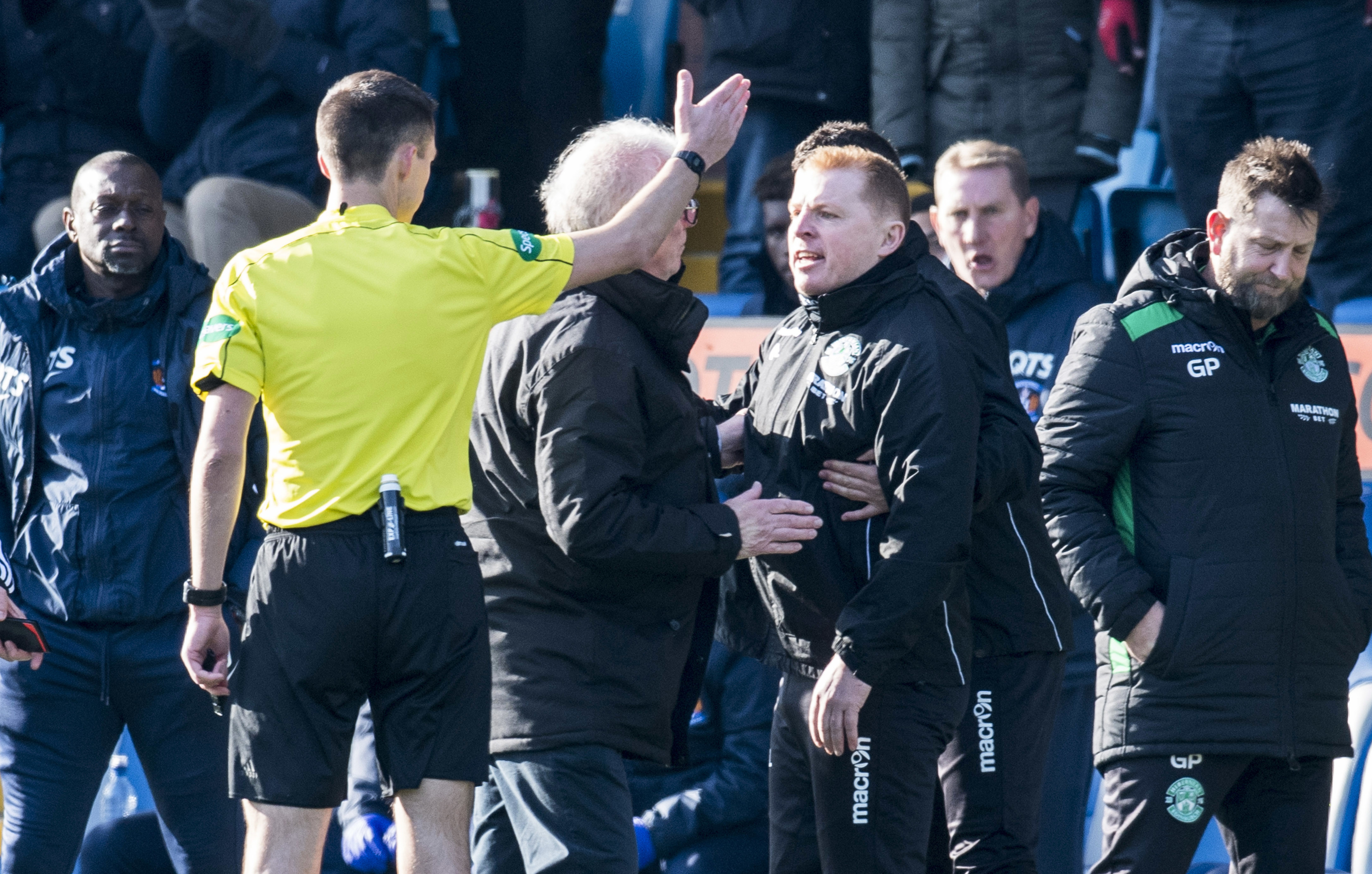 Neil Lennon exchanges words with referee Kevin Clancy (SNS Group / Rob Casey)