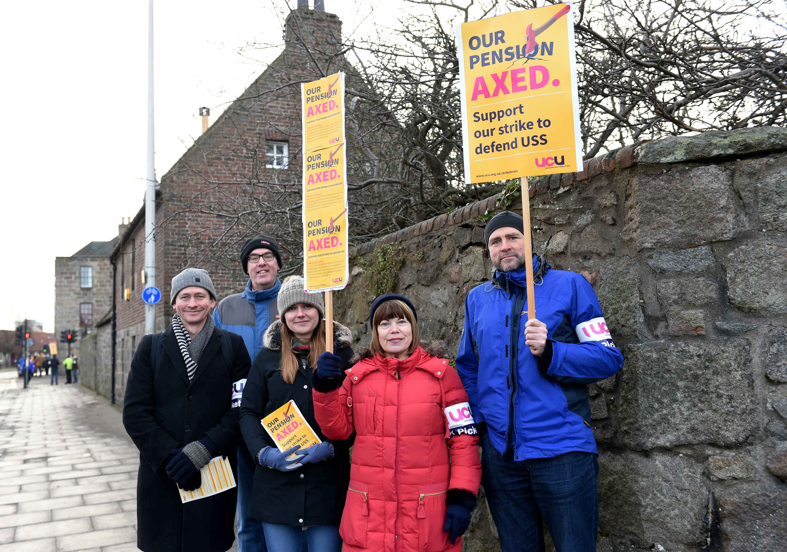 Picketers outside Aberdeen University. They are picketing over a nationwide planned pension change by Universities UK (UUK). (Darrell Benns)