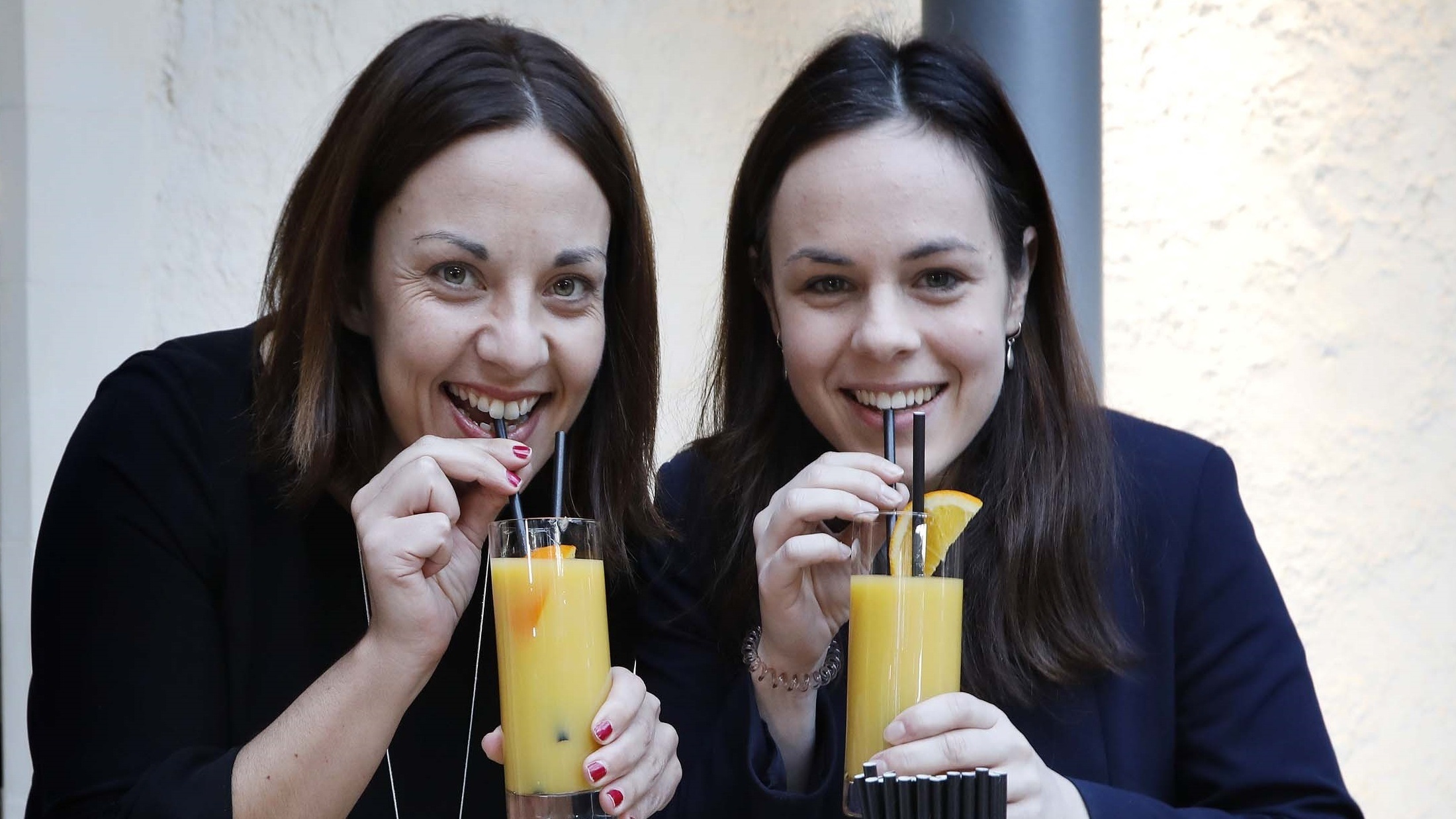 Labour's Kezia Dugdale and the SNP's Katie Forbes team up to celebrate plastic straws being banned at Holyrood (Scottish Parliament/PA)