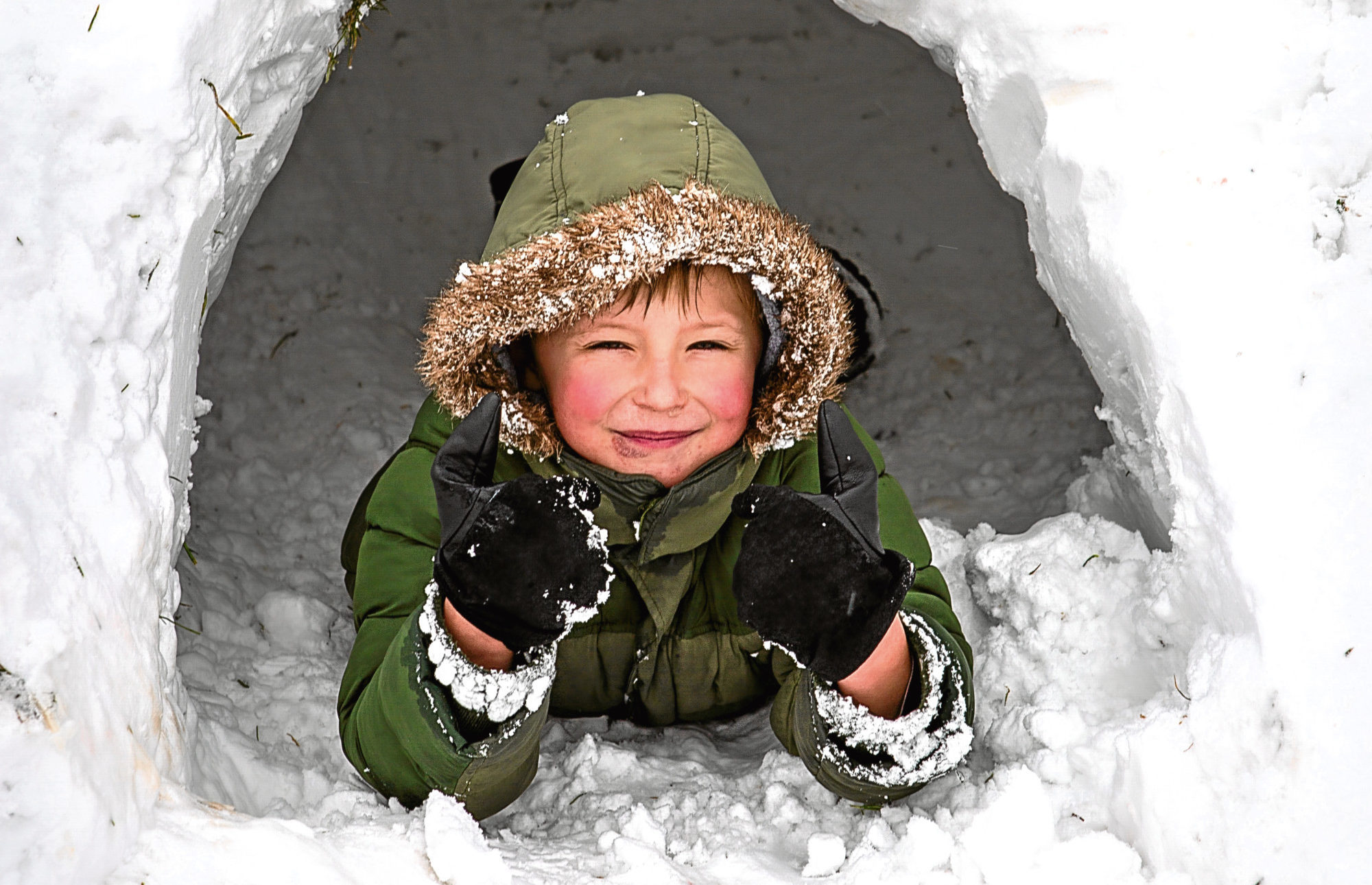 A young igloo builder in Glenrothes (Steven Brown / DC Thomson)