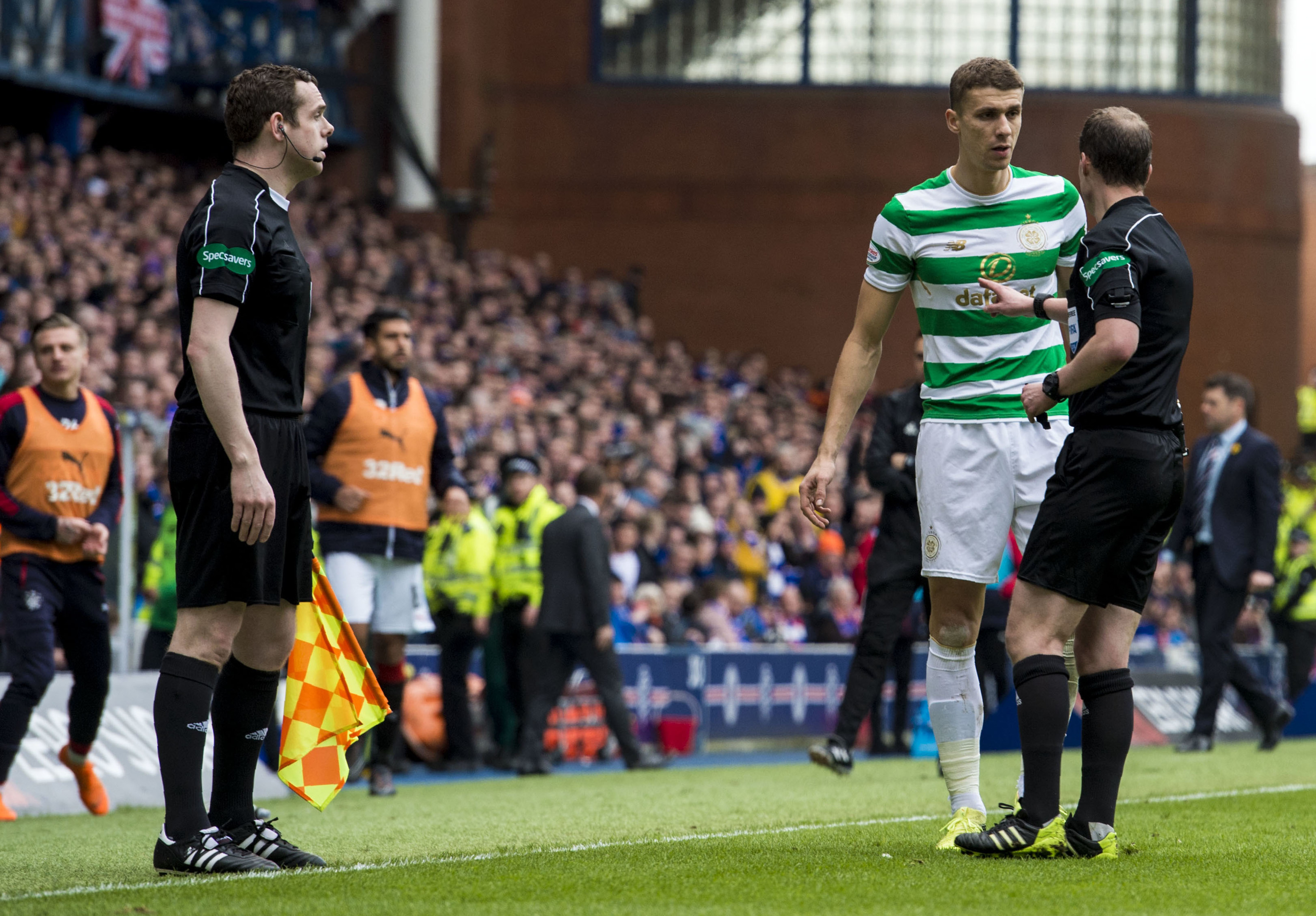 Celtic's Jozo Simunovic is sent off (SNS)