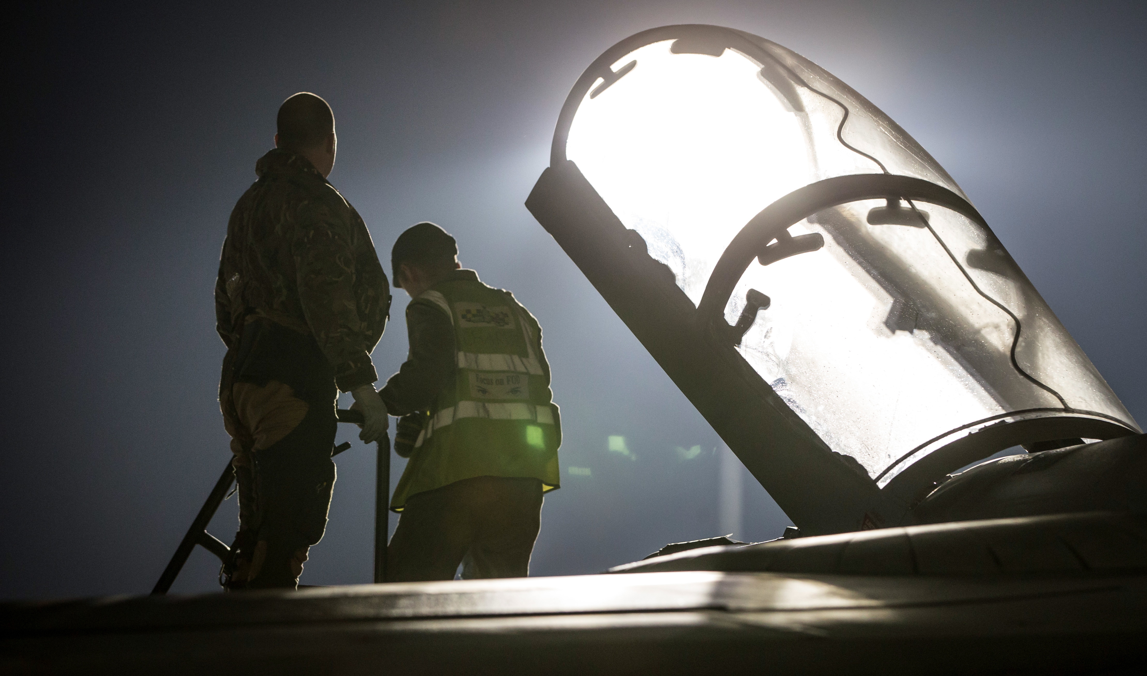 Ground crew prepare a British jet (MOD)