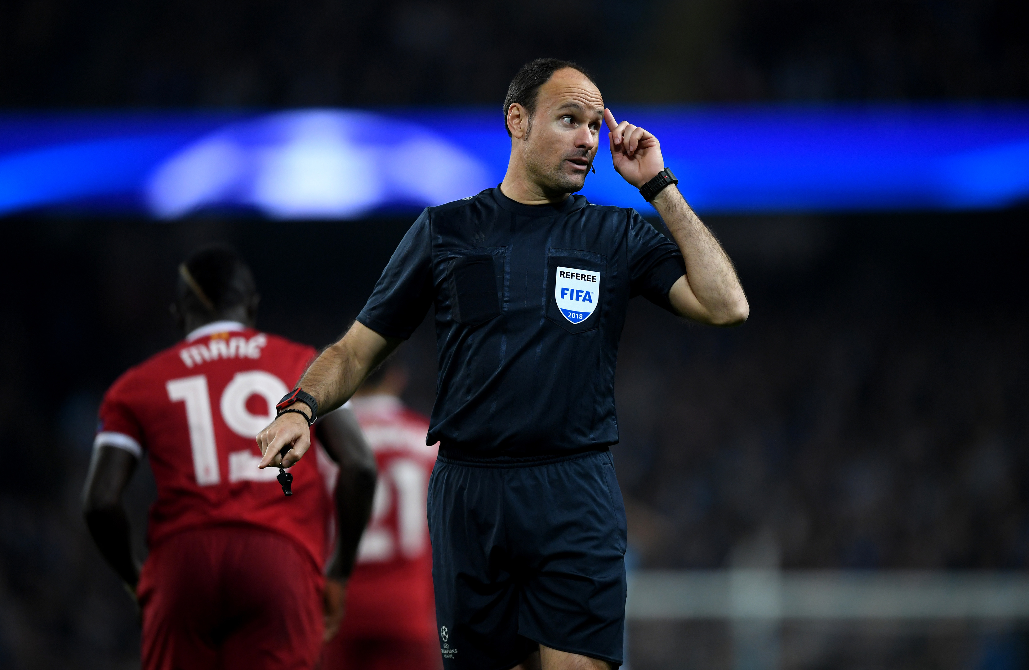 Referee Antonio Miguel Mateu Lahoz (Shaun Botterill/Getty Images)