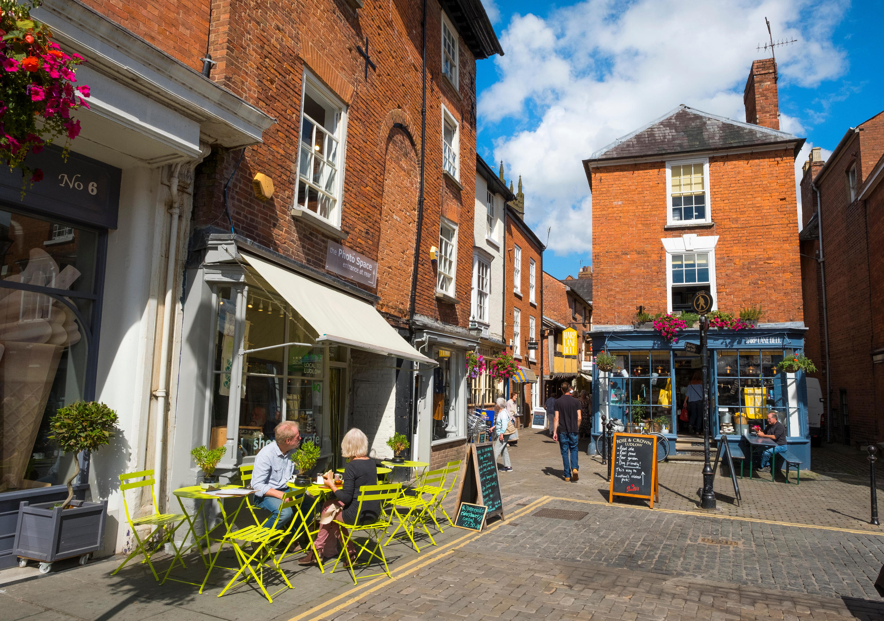 Church Street from Castle Square, Ludlow (MH Country / Alamy Stock Photo)