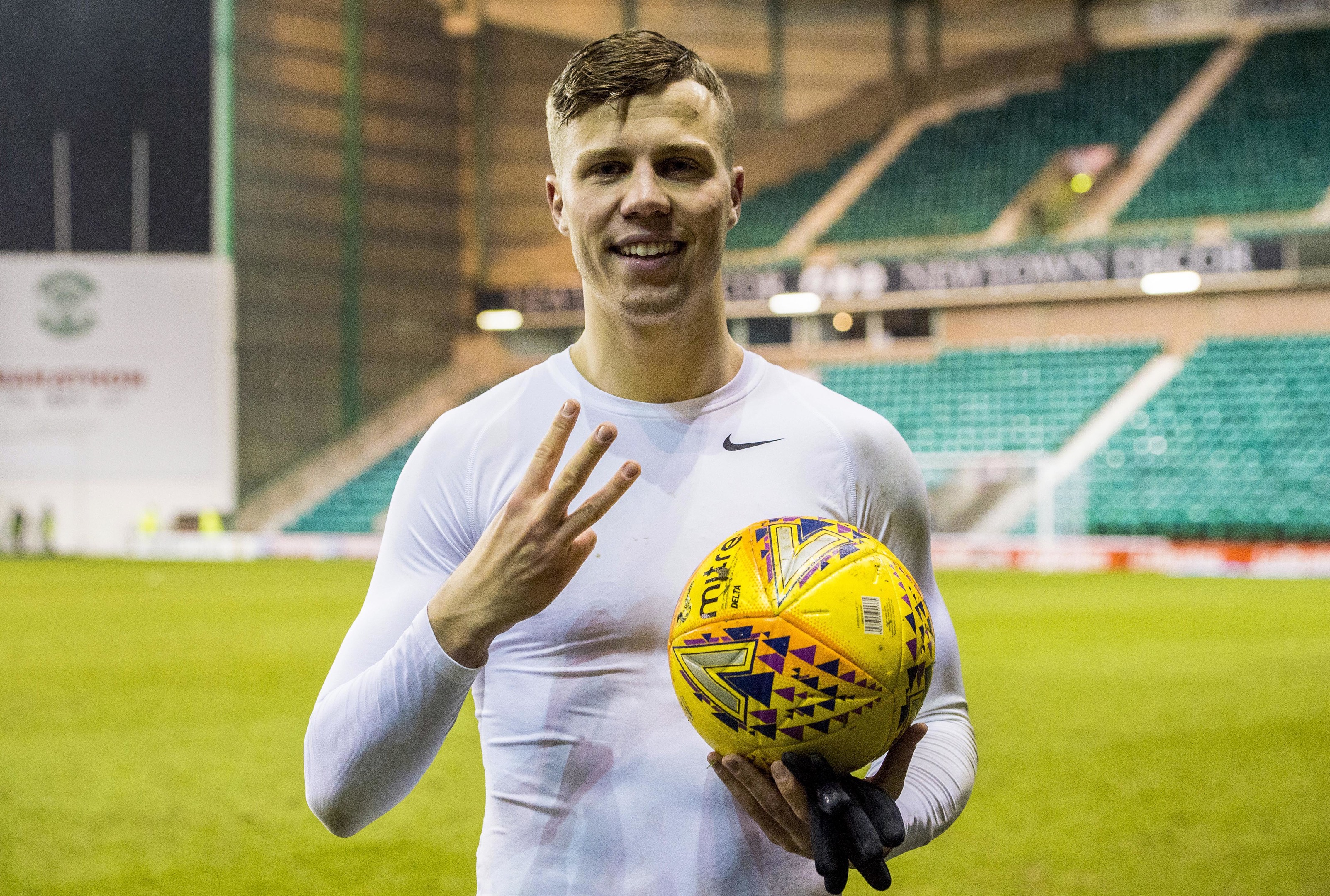 Hibernian's Florian Kamberi with the match ball at full time (SNS Group / Craig Foy)