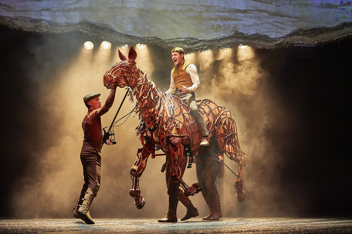 REVIEW: War Horse is a stunning tale of friendship framed by the ...