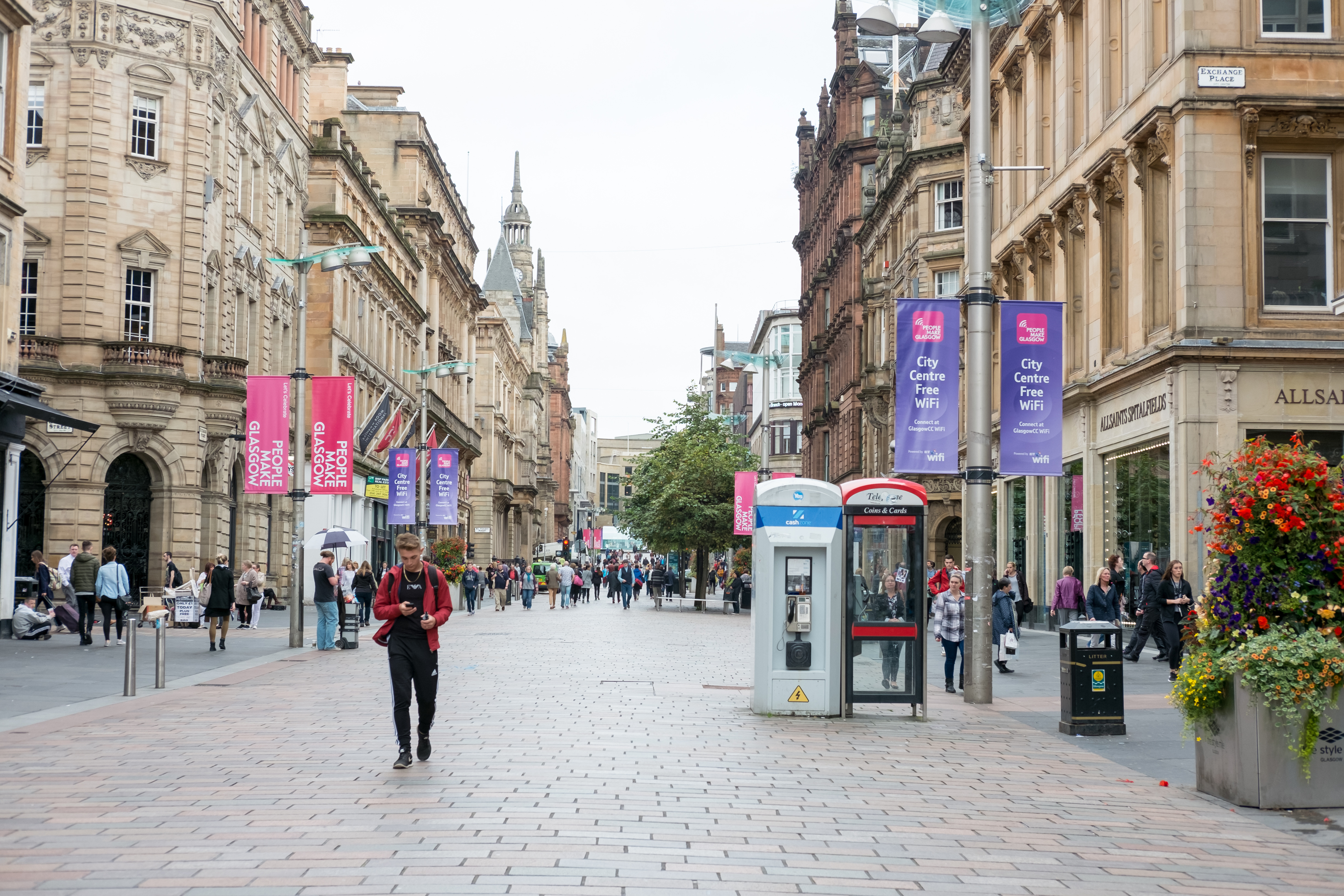 A total of 290 high street stores shut up shop across Scotland in 2017 (Getty Images/iStock)