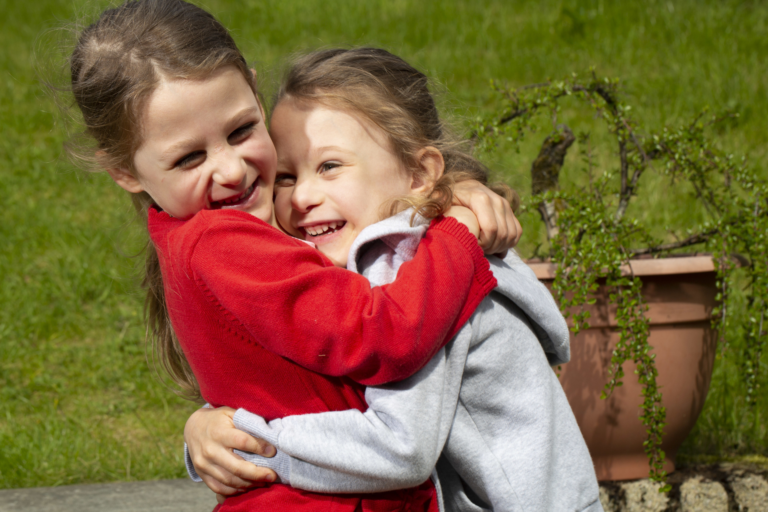 Miracle twins Gaia (right) and Luna Taylor (Ross Johnston/Newsline Media)