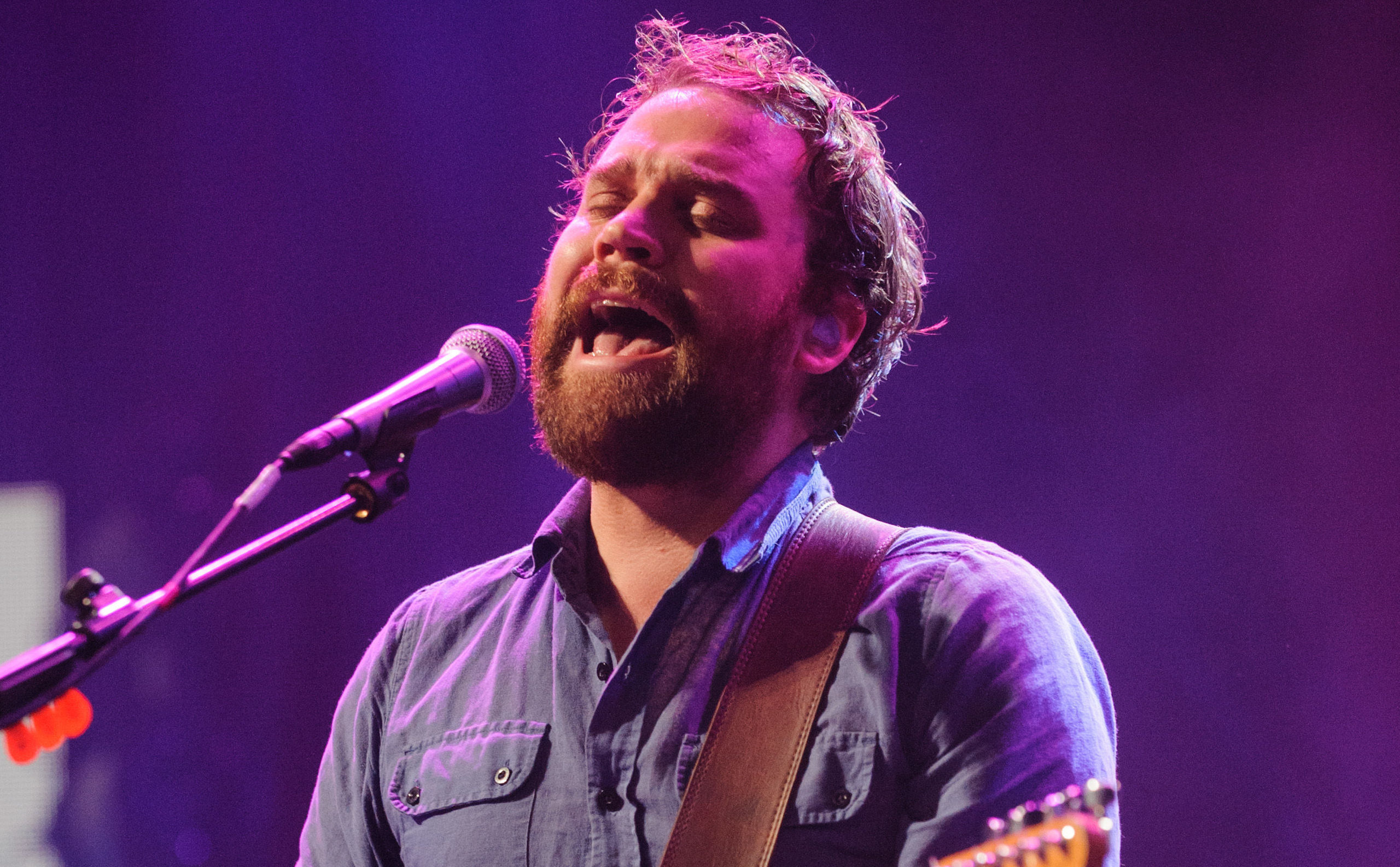 Scott Hutchison performing (Dominic Lipinski/PA Wire)