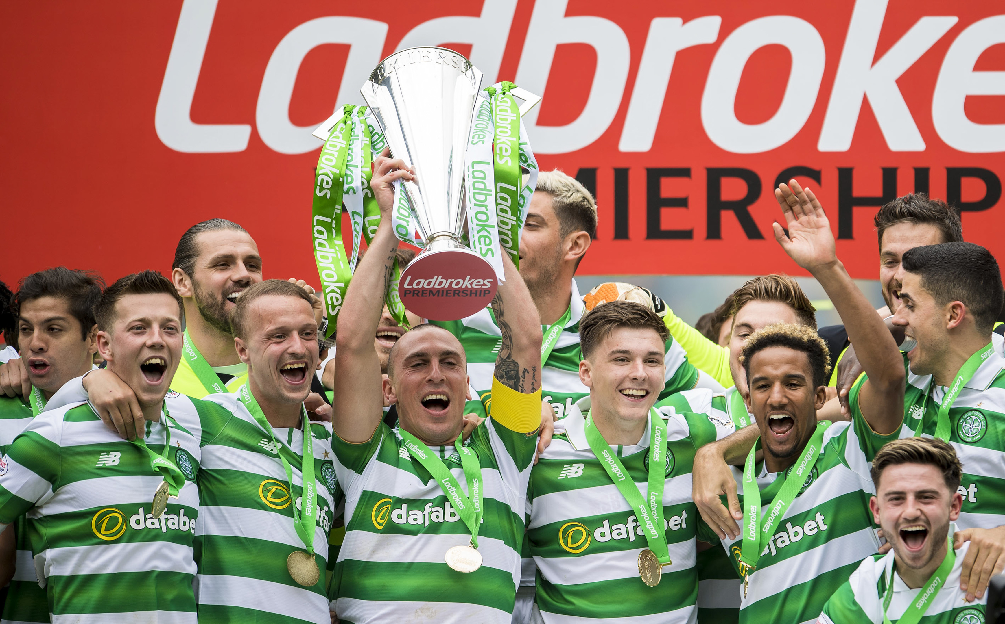 Celtic captain Scott Brown with the Ladbrokes Premiership trophy (SNS Group)