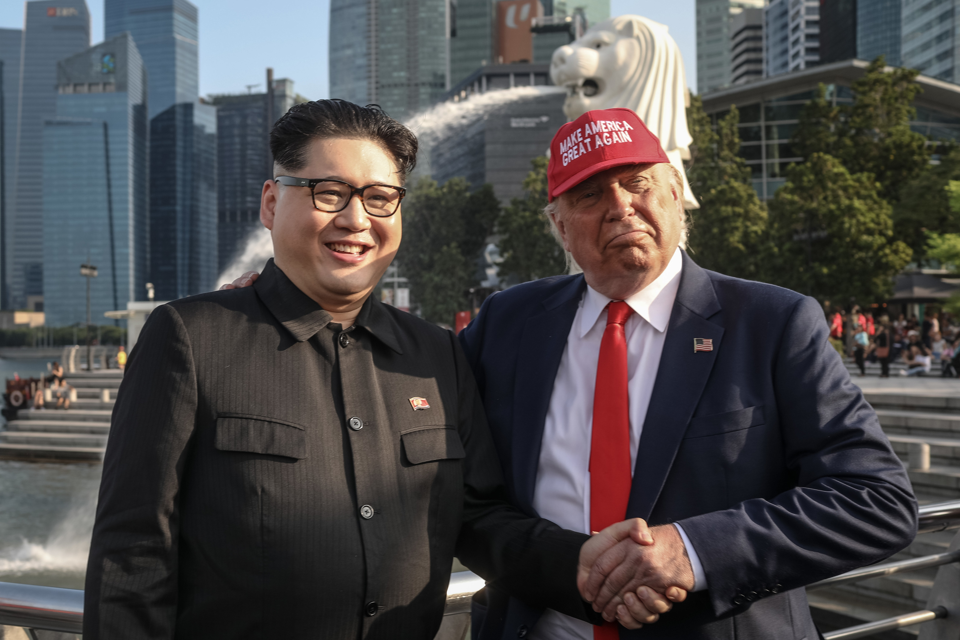 Kim Jong Un impersonator, Howard X (L) and Donald Trump impersonator Dennis Alan (R)  in Singapore (Chris McGrath/Getty Images)